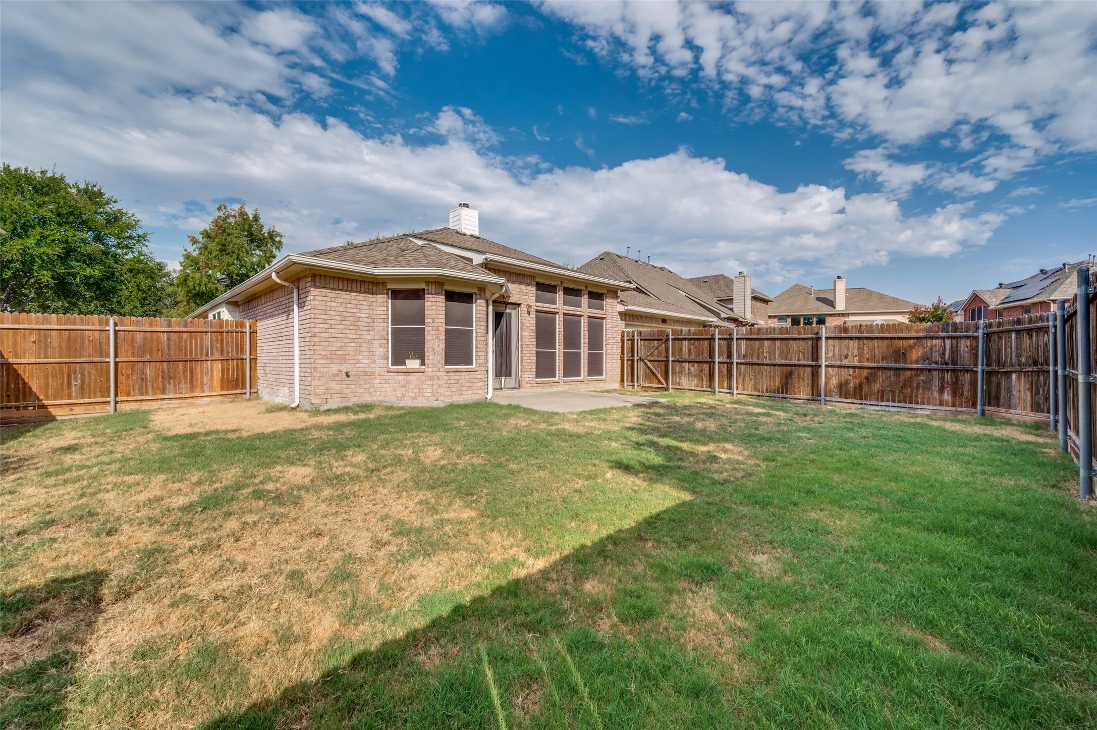 Single Family Residence For Sale in Denton County , 11202 Outpost Trail, Frisco, Texas 75033, 4 Bedroom, 2 Bathroom, 2 Garage spaces, 2,014 Sqft, built in 2004, mls#21307590, Real Estate Agent in Frisco, Homes For Sale in Denton county, Homes For Sale in Frisco, Realtor in Frisco Texas, Real Estate Brokerage Independent Realty Texas, Luminita Cordes Realtor