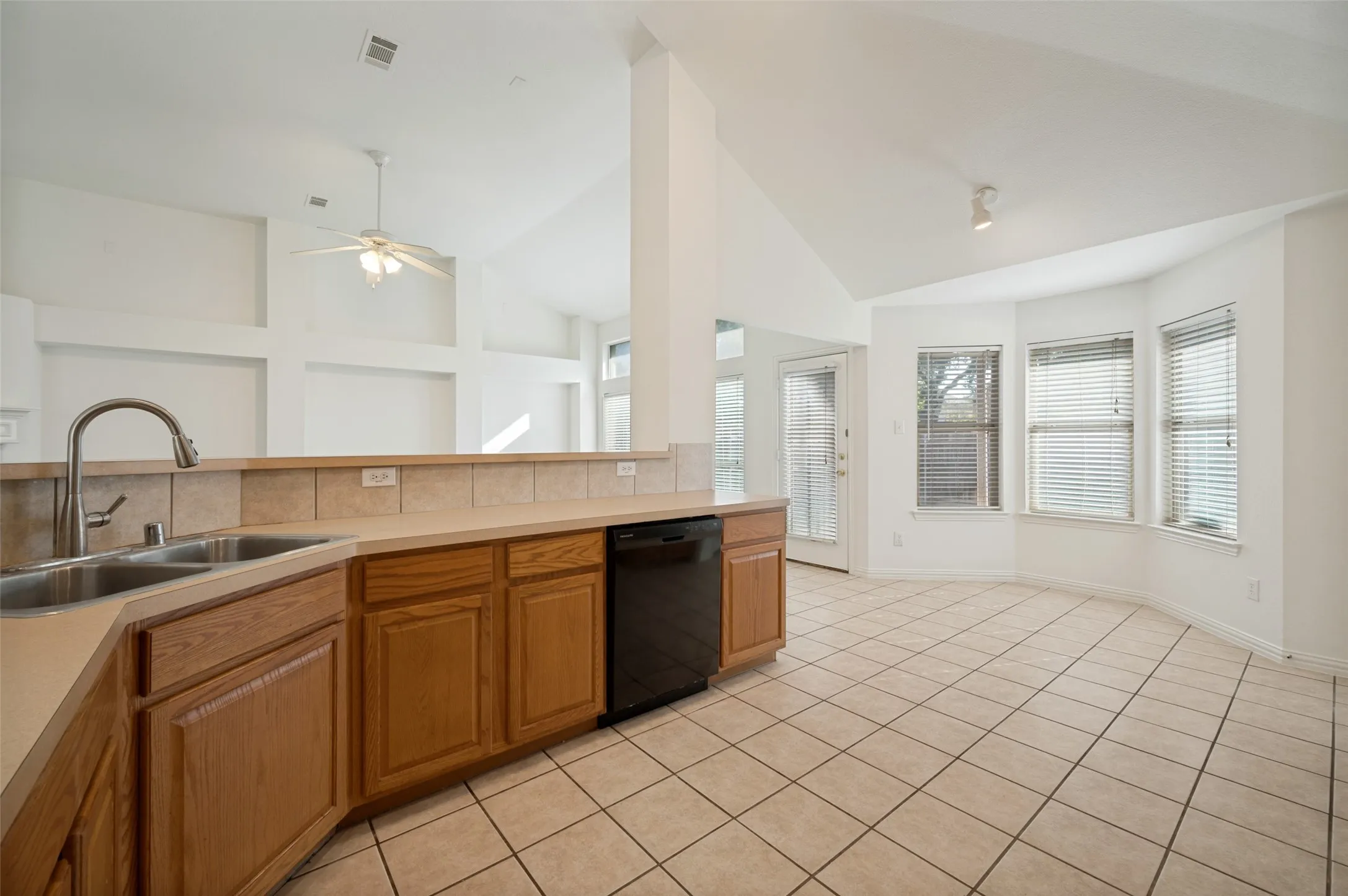 Single Family Residence For Sale in Denton County , 11202 Outpost Trail, Frisco, Texas 75033, 4 Bedroom, 2 Bathroom, 2 Garage spaces, 2,014 Sqft, built in 2004, mls#21307590, Real Estate Agent in Frisco, Homes For Sale in Denton county, Homes For Sale in Frisco, Realtor in Frisco Texas, Real Estate Brokerage Independent Realty Texas, Luminita Cordes Realtor
