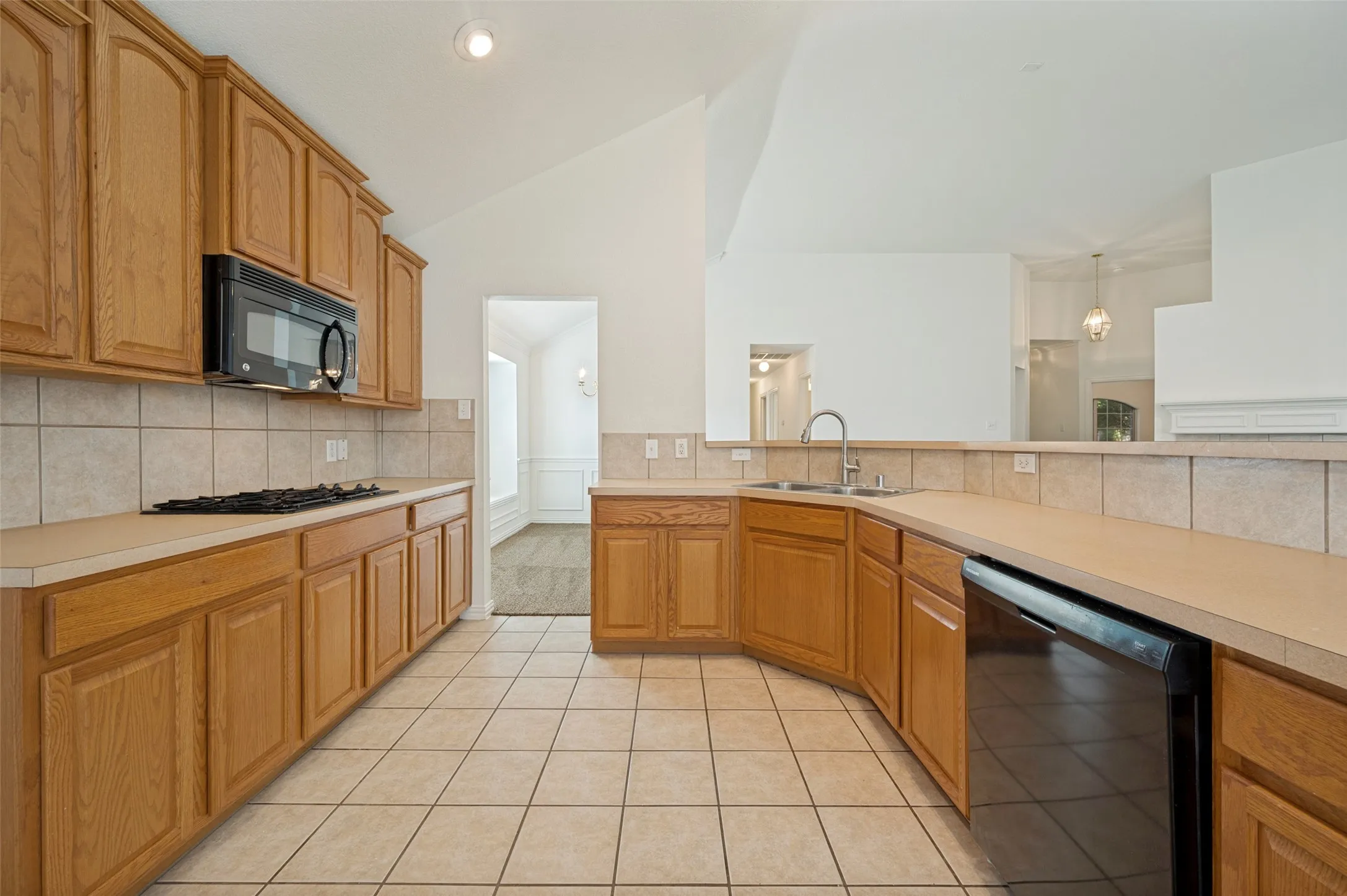 Single Family Residence For Sale in Denton County , 11202 Outpost Trail, Frisco, Texas 75033, 4 Bedroom, 2 Bathroom, 2 Garage spaces, 2,014 Sqft, built in 2004, mls#21307590, Real Estate Agent in Frisco, Homes For Sale in Denton county, Homes For Sale in Frisco, Realtor in Frisco Texas, Real Estate Brokerage Independent Realty Texas, Luminita Cordes Realtor