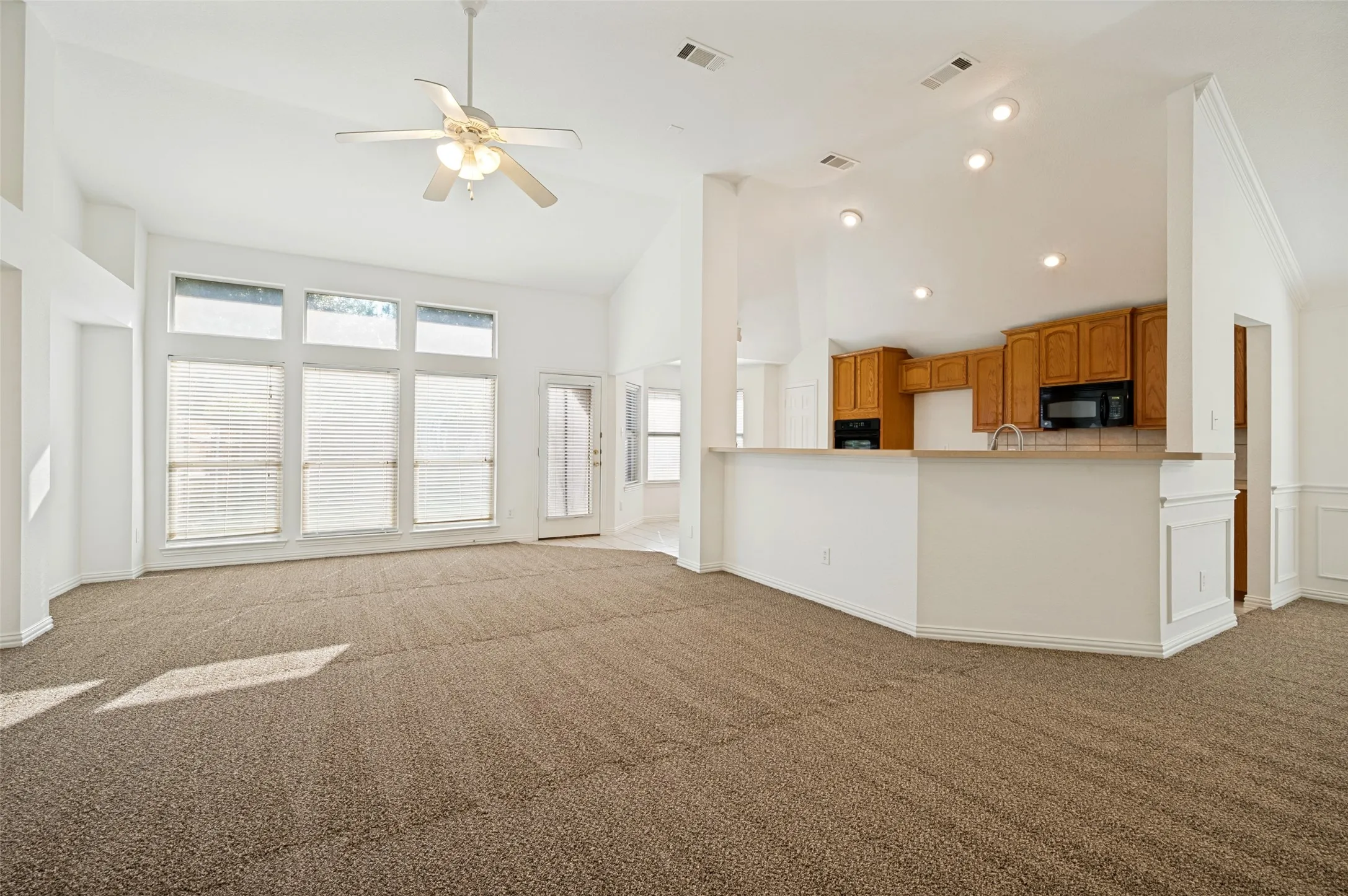 Single Family Residence For Sale in Denton County , 11202 Outpost Trail, Frisco, Texas 75033, 4 Bedroom, 2 Bathroom, 2 Garage spaces, 2,014 Sqft, built in 2004, mls#21307590, Real Estate Agent in Frisco, Homes For Sale in Denton county, Homes For Sale in Frisco, Realtor in Frisco Texas, Real Estate Brokerage Independent Realty Texas, Luminita Cordes Realtor