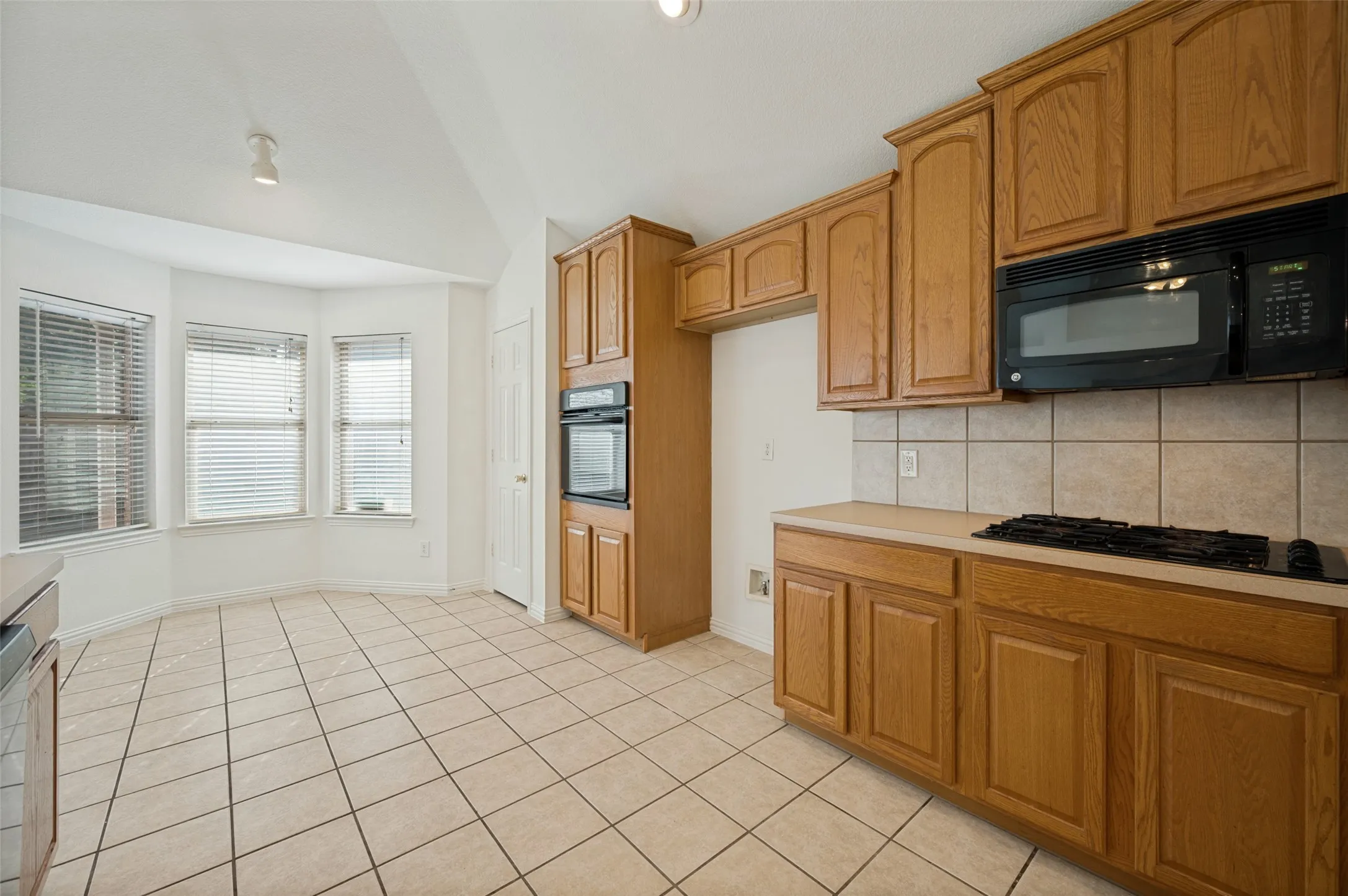 Single Family Residence For Sale in Denton County , 11202 Outpost Trail, Frisco, Texas 75033, 4 Bedroom, 2 Bathroom, 2 Garage spaces, 2,014 Sqft, built in 2004, mls#21307590, Real Estate Agent in Frisco, Homes For Sale in Denton county, Homes For Sale in Frisco, Realtor in Frisco Texas, Real Estate Brokerage Independent Realty Texas, Luminita Cordes Realtor