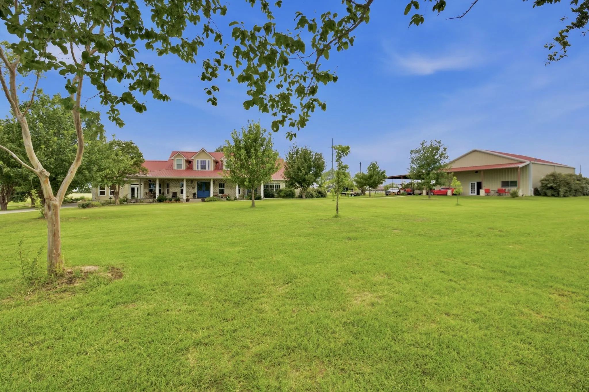 Single Family Residence For Sale in Hood County , 1808 Teller Bell Lane, Granbury, Texas 76049, 3 Bedroom, 4 Bathroom, 2 Garage spaces, 3,117 Sqft, built in 2002, mls#21305335, Real Estate Agent in Granbury, Homes For Sale in Hood county, Homes For Sale in Granbury, Realtor in Granbury Texas, Real Estate Brokerage Independent Realty Texas, Luminita Cordes Realtor