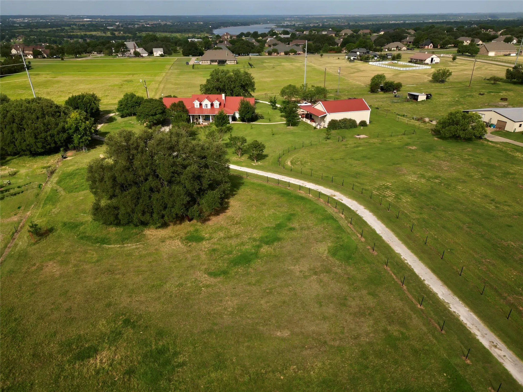 Single Family Residence For Sale in Hood County , 1808 Teller Bell Lane, Granbury, Texas 76049, 3 Bedroom, 4 Bathroom, 2 Garage spaces, 3,117 Sqft, built in 2002, mls#21305335, Real Estate Agent in Granbury, Homes For Sale in Hood county, Homes For Sale in Granbury, Realtor in Granbury Texas, Real Estate Brokerage Independent Realty Texas, Luminita Cordes Realtor