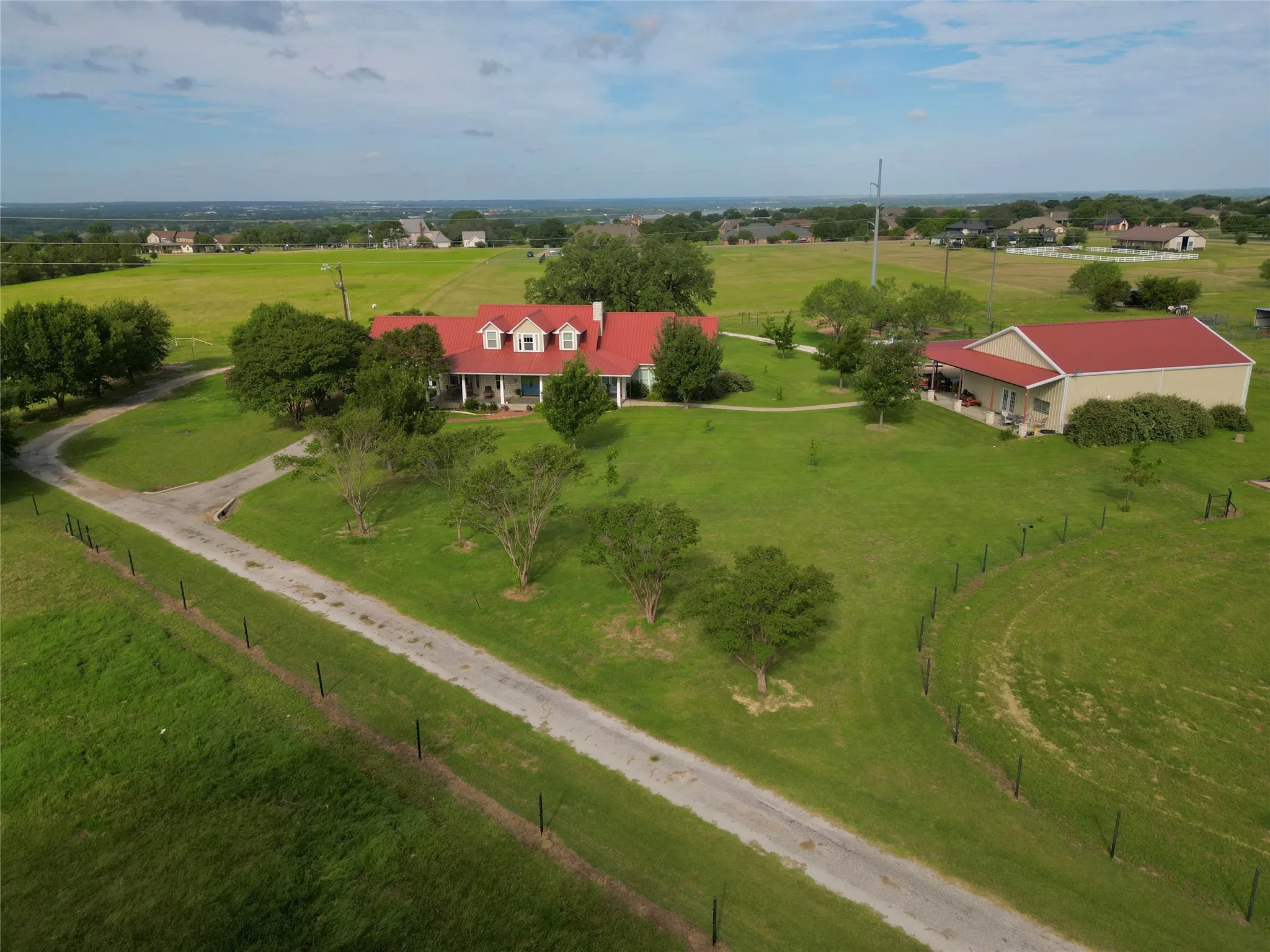 Single Family Residence For Sale in Hood County , 1808 Teller Bell Lane, Granbury, Texas 76049, 3 Bedroom, 4 Bathroom, 2 Garage spaces, 3,117 Sqft, built in 2002, mls#21305335, Real Estate Agent in Granbury, Homes For Sale in Hood county, Homes For Sale in Granbury, Realtor in Granbury Texas, Real Estate Brokerage Independent Realty Texas, Luminita Cordes Realtor