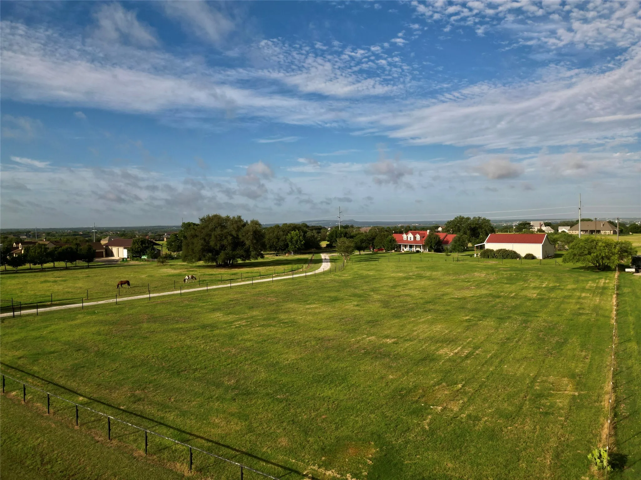 Single Family Residence For Sale in Hood County , 1808 Teller Bell Lane, Granbury, Texas 76049, 3 Bedroom, 4 Bathroom, 2 Garage spaces, 3,117 Sqft, built in 2002, mls#21305335, Real Estate Agent in Granbury, Homes For Sale in Hood county, Homes For Sale in Granbury, Realtor in Granbury Texas, Real Estate Brokerage Independent Realty Texas, Luminita Cordes Realtor