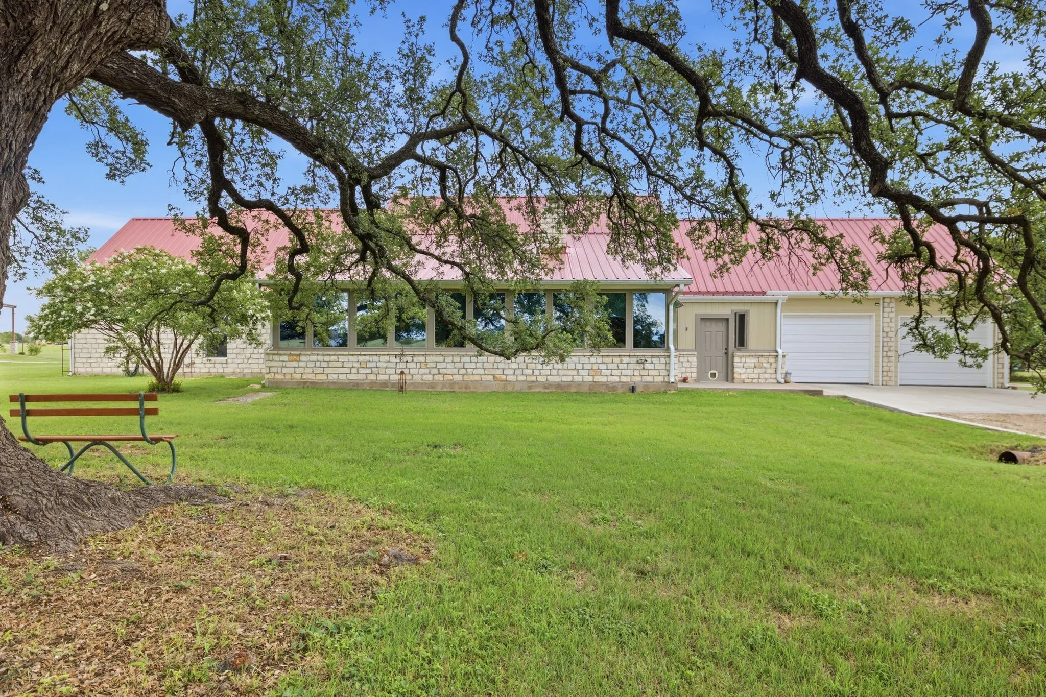 Single Family Residence For Sale in Hood County , 1808 Teller Bell Lane, Granbury, Texas 76049, 3 Bedroom, 4 Bathroom, 2 Garage spaces, 3,117 Sqft, built in 2002, mls#21305335, Real Estate Agent in Granbury, Homes For Sale in Hood county, Homes For Sale in Granbury, Realtor in Granbury Texas, Real Estate Brokerage Independent Realty Texas, Luminita Cordes Realtor