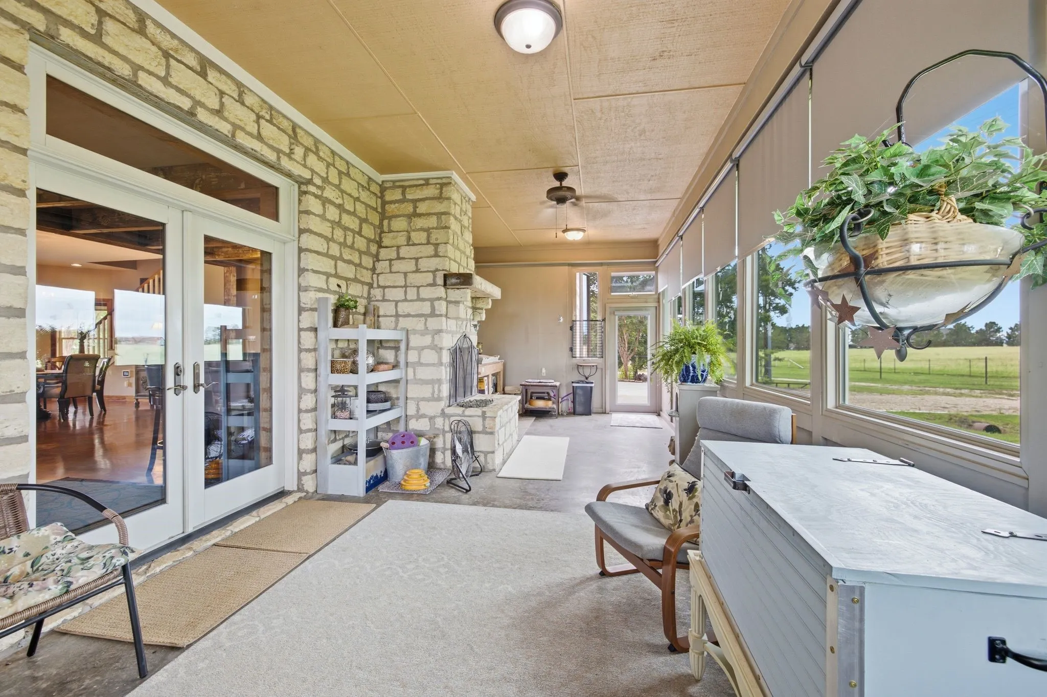 Single Family Residence For Sale in Hood County , 1808 Teller Bell Lane, Granbury, Texas 76049, 3 Bedroom, 4 Bathroom, 2 Garage spaces, 3,117 Sqft, built in 2002, mls#21305335, Real Estate Agent in Granbury, Homes For Sale in Hood county, Homes For Sale in Granbury, Realtor in Granbury Texas, Real Estate Brokerage Independent Realty Texas, Luminita Cordes Realtor