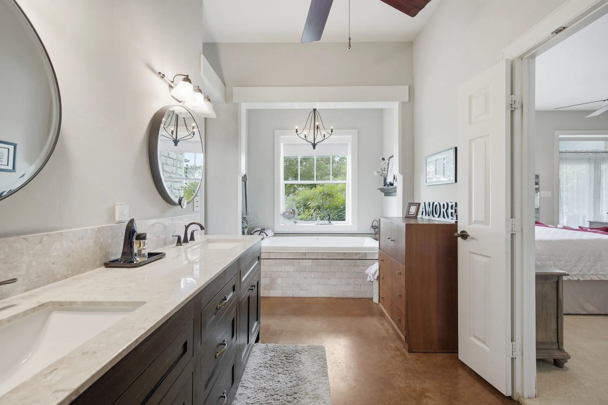 And this soaking tub is a thing where dreams are made!