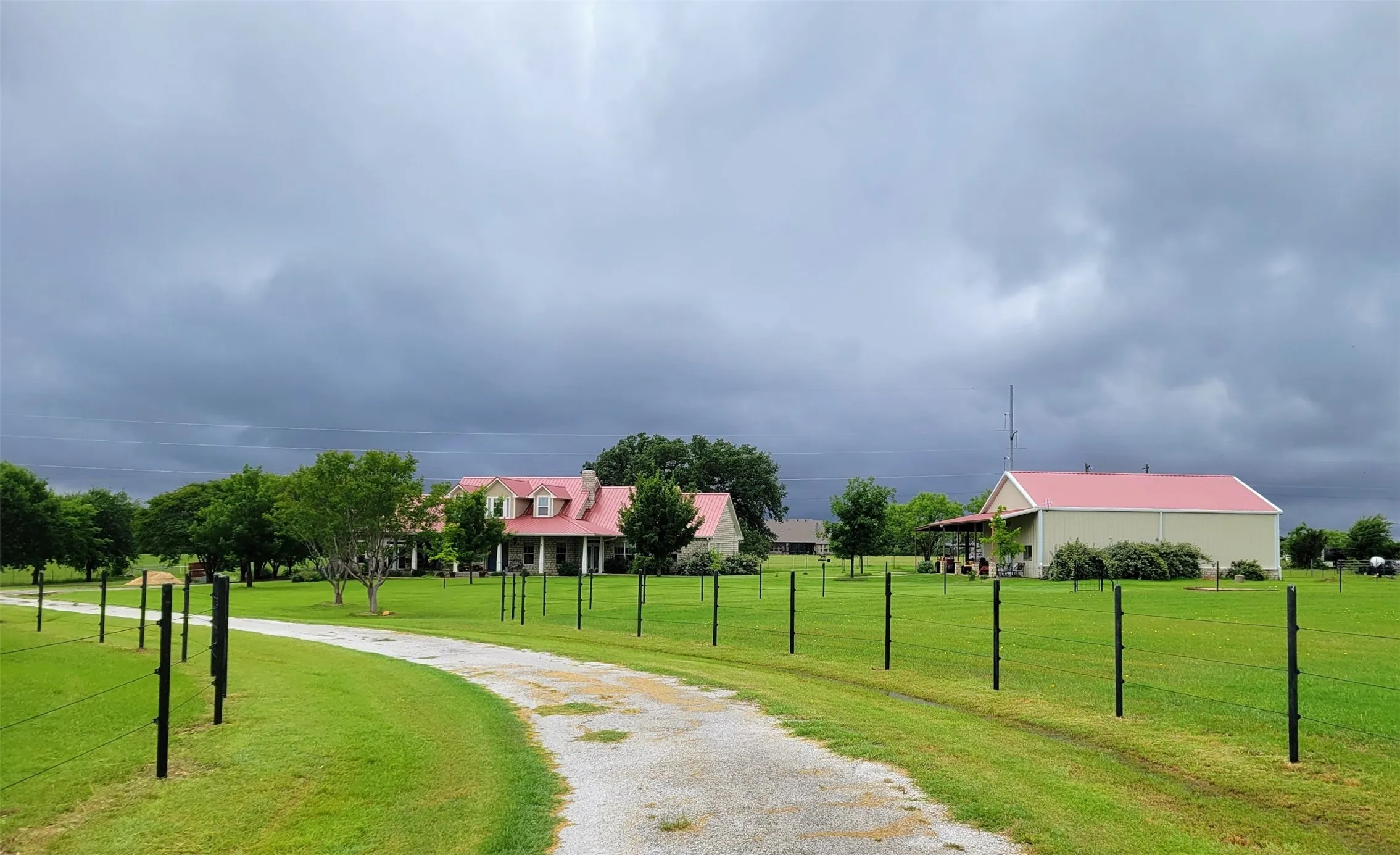 Single Family Residence For Sale in Hood County , 1808 Teller Bell Lane, Granbury, Texas 76049, 3 Bedroom, 4 Bathroom, 2 Garage spaces, 3,117 Sqft, built in 2002, mls#21305335, Real Estate Agent in Granbury, Homes For Sale in Hood county, Homes For Sale in Granbury, Realtor in Granbury Texas, Real Estate Brokerage Independent Realty Texas, Luminita Cordes Realtor