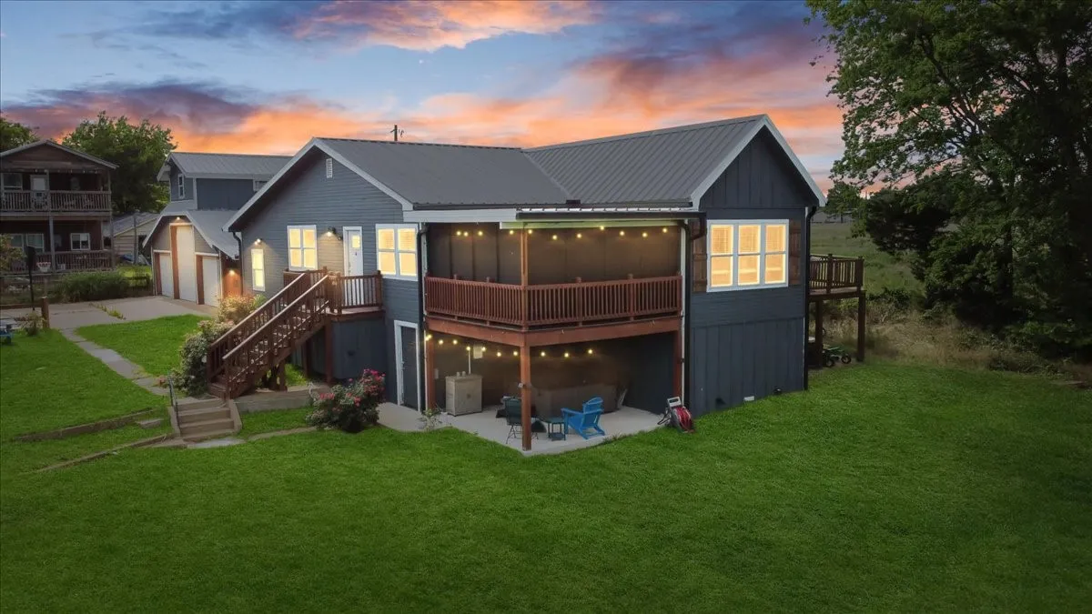 Single Family Residence For Sale in Rains County , 241 Rs County Road 1534, Point, Texas 75472, 5 Bedroom, 4 Bathroom, 3 Garage spaces, 2,551 Sqft, built in 1969, mls#21307564, Real Estate Agent in Point, Homes For Sale in Rains county, Homes For Sale in Point, Realtor in Point Texas, Real Estate Brokerage Independent Realty Texas, Luminita Cordes Realtor