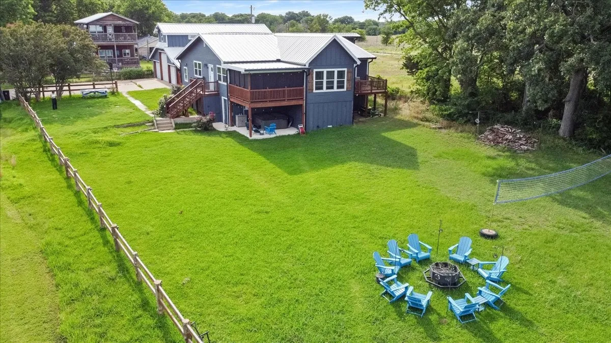 Single Family Residence For Sale in Rains County , 241 Rs County Road 1534, Point, Texas 75472, 5 Bedroom, 4 Bathroom, 3 Garage spaces, 2,551 Sqft, built in 1969, mls#21307564, Real Estate Agent in Point, Homes For Sale in Rains county, Homes For Sale in Point, Realtor in Point Texas, Real Estate Brokerage Independent Realty Texas, Luminita Cordes Realtor