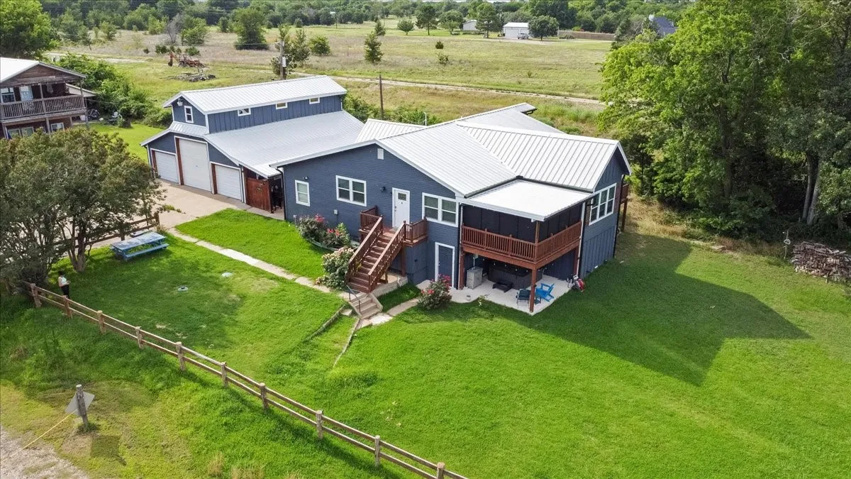 Single Family Residence For Sale in Rains County , 241 Rs County Road 1534, Point, Texas 75472, 5 Bedroom, 4 Bathroom, 3 Garage spaces, 2,551 Sqft, built in 1969, mls#21307564, Real Estate Agent in Point, Homes For Sale in Rains county, Homes For Sale in Point, Realtor in Point Texas, Real Estate Brokerage Independent Realty Texas, Luminita Cordes Realtor