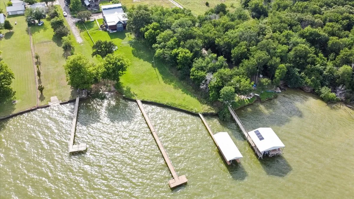 Single Family Residence For Sale in Rains County , 241 Rs County Road 1534, Point, Texas 75472, 5 Bedroom, 4 Bathroom, 3 Garage spaces, 2,551 Sqft, built in 1969, mls#21307564, Real Estate Agent in Point, Homes For Sale in Rains county, Homes For Sale in Point, Realtor in Point Texas, Real Estate Brokerage Independent Realty Texas, Luminita Cordes Realtor