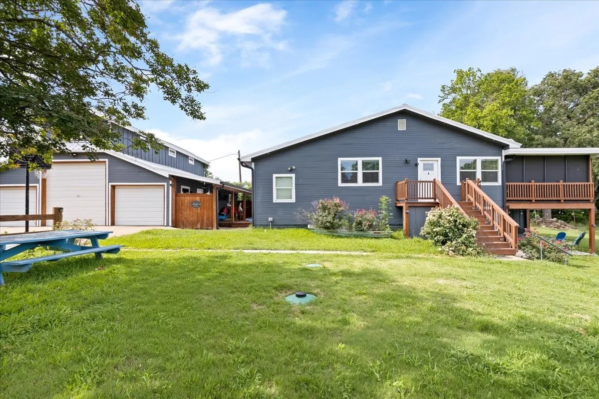 Single Family Residence For Sale in Rains County , 241 Rs County Road 1534, Point, Texas 75472, 5 Bedroom, 4 Bathroom, 3 Garage spaces, 2,551 Sqft, built in 1969, mls#21307564, Real Estate Agent in Point, Homes For Sale in Rains county, Homes For Sale in Point, Realtor in Point Texas, Real Estate Brokerage Independent Realty Texas, Luminita Cordes Realtor