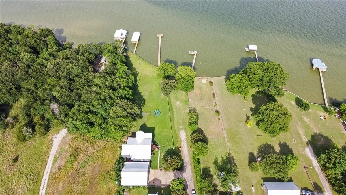 Single Family Residence For Sale in Rains County , 241 Rs County Road 1534, Point, Texas 75472, 5 Bedroom, 4 Bathroom, 3 Garage spaces, 2,551 Sqft, built in 1969, mls#21307564, Real Estate Agent in Point, Homes For Sale in Rains county, Homes For Sale in Point, Realtor in Point Texas, Real Estate Brokerage Independent Realty Texas, Luminita Cordes Realtor