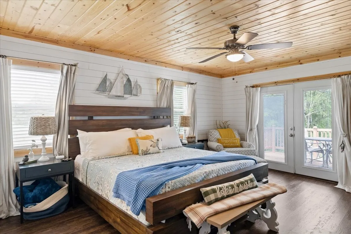 Single Family Residence For Sale in Rains County , 241 Rs County Road 1534, Point, Texas 75472, 5 Bedroom, 4 Bathroom, 3 Garage spaces, 2,551 Sqft, built in 1969, mls#21307564, Real Estate Agent in Point, Homes For Sale in Rains county, Homes For Sale in Point, Realtor in Point Texas, Real Estate Brokerage Independent Realty Texas, Luminita Cordes Realtor