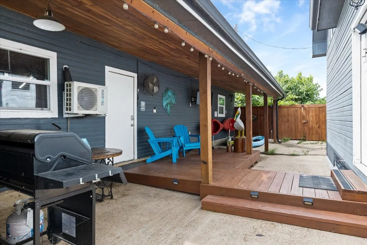 Single Family Residence For Sale in Rains County , 241 Rs County Road 1534, Point, Texas 75472, 5 Bedroom, 4 Bathroom, 3 Garage spaces, 2,551 Sqft, built in 1969, mls#21307564, Real Estate Agent in Point, Homes For Sale in Rains county, Homes For Sale in Point, Realtor in Point Texas, Real Estate Brokerage Independent Realty Texas, Luminita Cordes Realtor