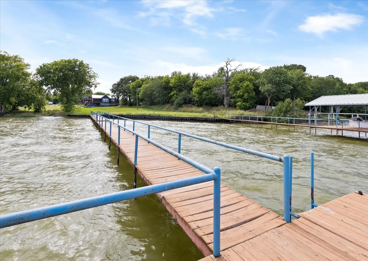 Single Family Residence For Sale in Rains County , 241 Rs County Road 1534, Point, Texas 75472, 5 Bedroom, 4 Bathroom, 3 Garage spaces, 2,551 Sqft, built in 1969, mls#21307564, Real Estate Agent in Point, Homes For Sale in Rains county, Homes For Sale in Point, Realtor in Point Texas, Real Estate Brokerage Independent Realty Texas, Luminita Cordes Realtor