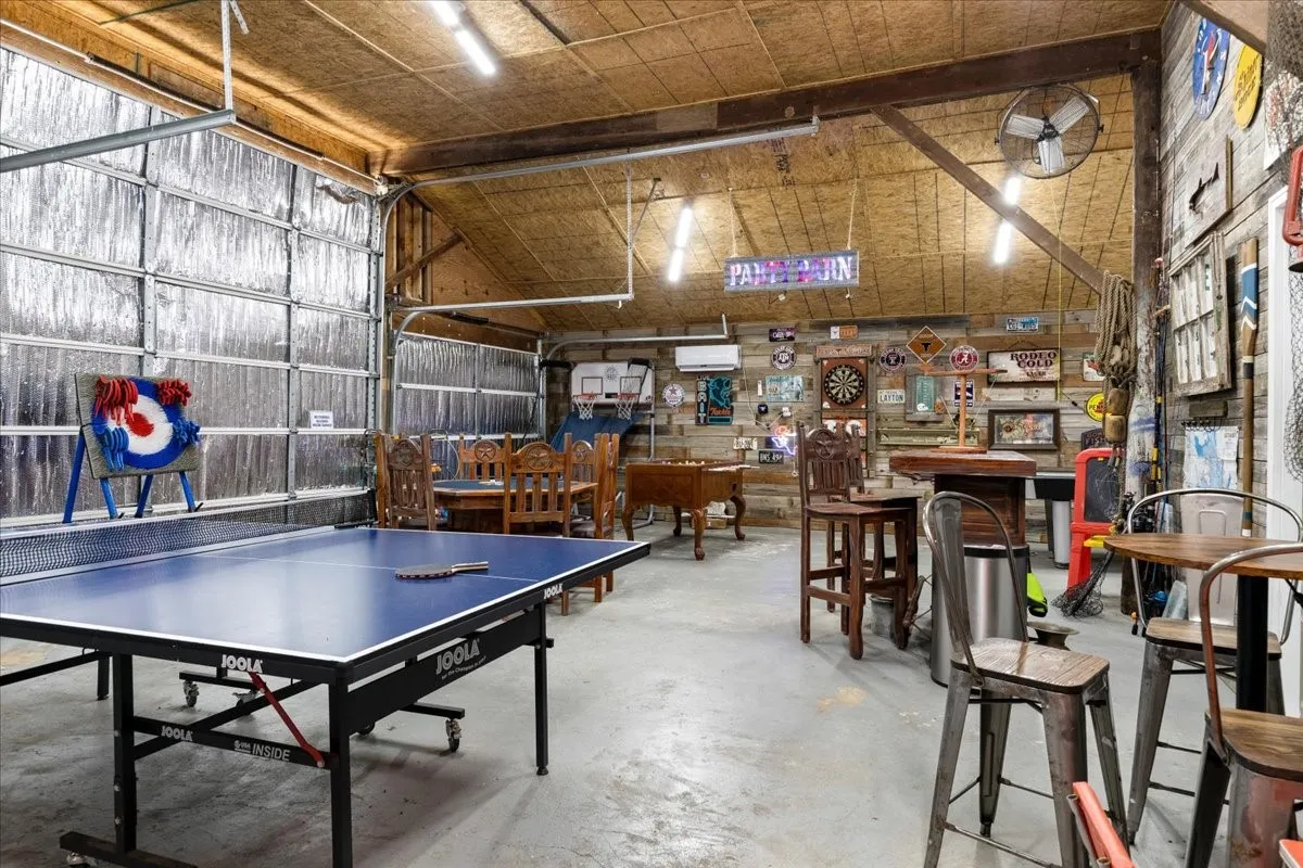 Single Family Residence For Sale in Rains County , 241 Rs County Road 1534, Point, Texas 75472, 5 Bedroom, 4 Bathroom, 3 Garage spaces, 2,551 Sqft, built in 1969, mls#21307564, Real Estate Agent in Point, Homes For Sale in Rains county, Homes For Sale in Point, Realtor in Point Texas, Real Estate Brokerage Independent Realty Texas, Luminita Cordes Realtor