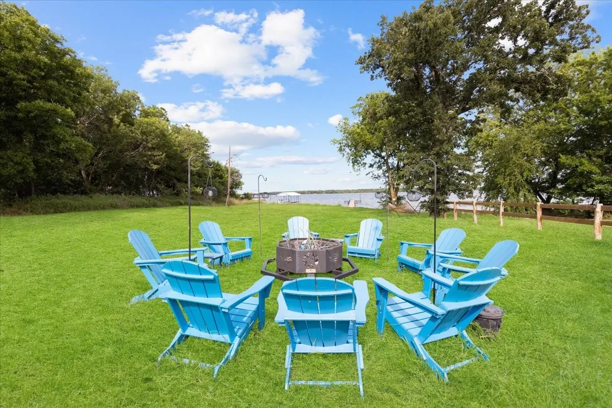 Single Family Residence For Sale in Rains County , 241 Rs County Road 1534, Point, Texas 75472, 5 Bedroom, 4 Bathroom, 3 Garage spaces, 2,551 Sqft, built in 1969, mls#21307564, Real Estate Agent in Point, Homes For Sale in Rains county, Homes For Sale in Point, Realtor in Point Texas, Real Estate Brokerage Independent Realty Texas, Luminita Cordes Realtor