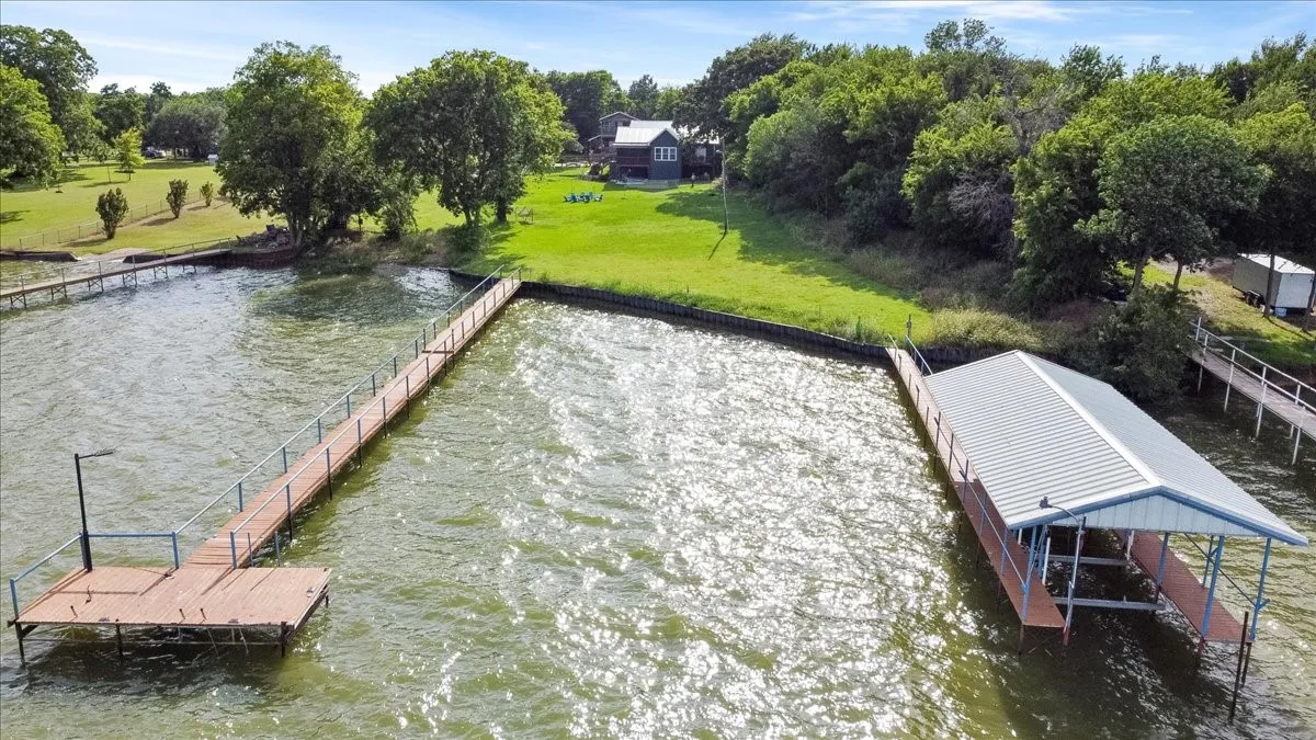 Single Family Residence For Sale in Rains County , 241 Rs County Road 1534, Point, Texas 75472, 5 Bedroom, 4 Bathroom, 3 Garage spaces, 2,551 Sqft, built in 1969, mls#21307564, Real Estate Agent in Point, Homes For Sale in Rains county, Homes For Sale in Point, Realtor in Point Texas, Real Estate Brokerage Independent Realty Texas, Luminita Cordes Realtor