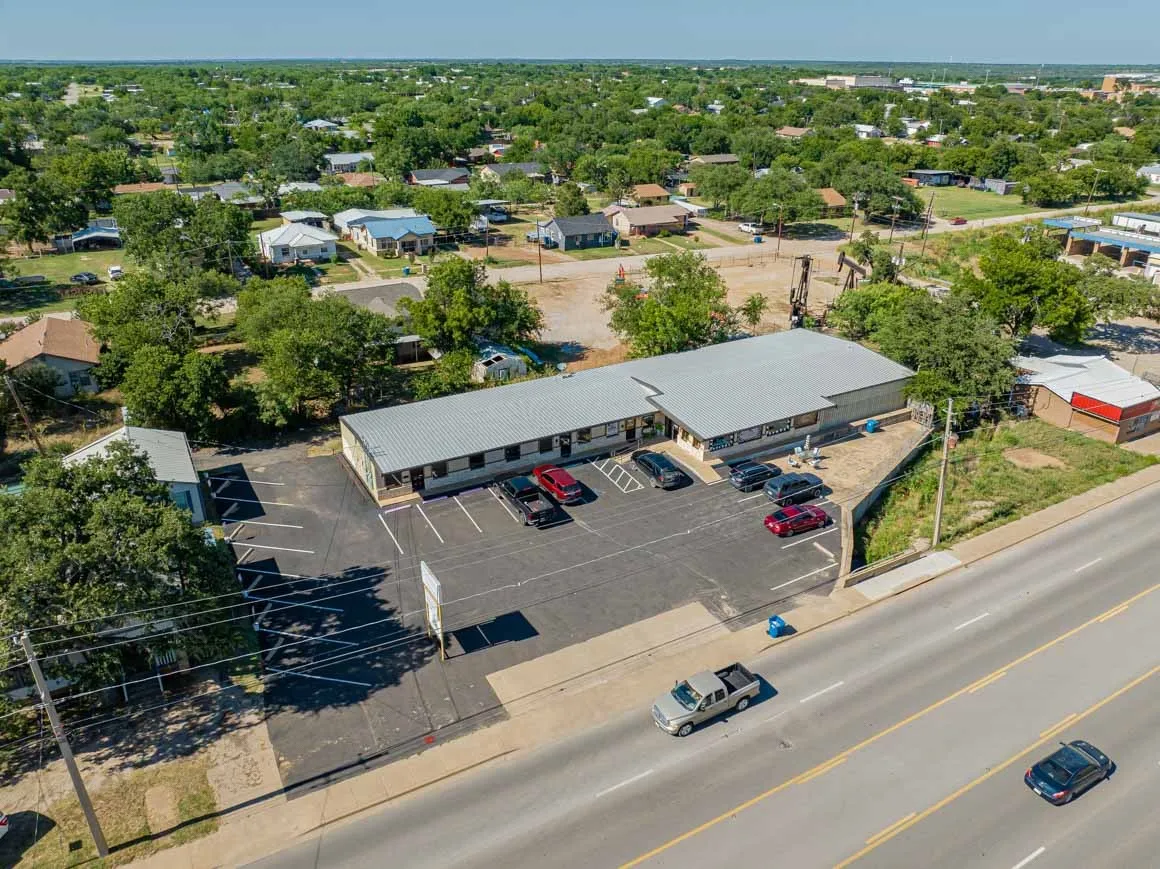 Retail For Sale in Stephens County , 1104 W Walker Street, Breckenridge, Texas 76424, 0, 0, Garage spaces, 0 Sqft, built in 1998, mls#21307638, Real Estate Agent in Breckenridge, Homes For Sale in Stephens county, Homes For Sale in Breckenridge, Realtor in Breckenridge Texas, Real Estate Brokerage Independent Realty Texas, Luminita Cordes Realtor