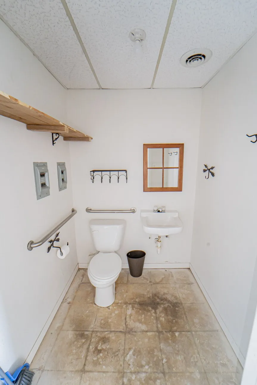 Retail For Sale in Stephens County , 1104 W Walker Street, Breckenridge, Texas 76424, 0, 0, Garage spaces, 0 Sqft, built in 1998, mls#21307638, Real Estate Agent in Breckenridge, Homes For Sale in Stephens county, Homes For Sale in Breckenridge, Realtor in Breckenridge Texas, Real Estate Brokerage Independent Realty Texas, Luminita Cordes Realtor