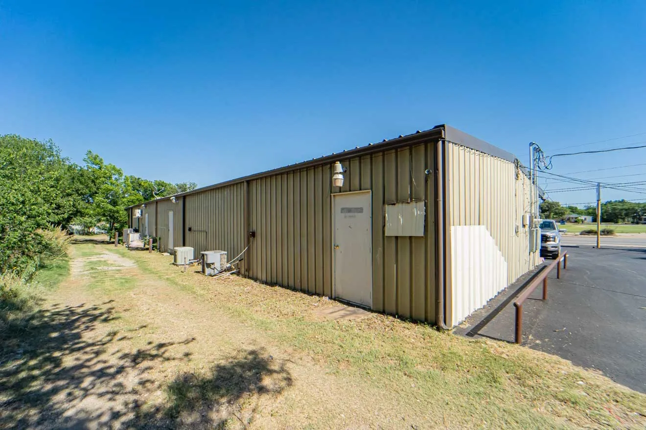 Retail For Sale in Stephens County , 1104 W Walker Street, Breckenridge, Texas 76424, 0, 0, Garage spaces, 0 Sqft, built in 1998, mls#21307638, Real Estate Agent in Breckenridge, Homes For Sale in Stephens county, Homes For Sale in Breckenridge, Realtor in Breckenridge Texas, Real Estate Brokerage Independent Realty Texas, Luminita Cordes Realtor