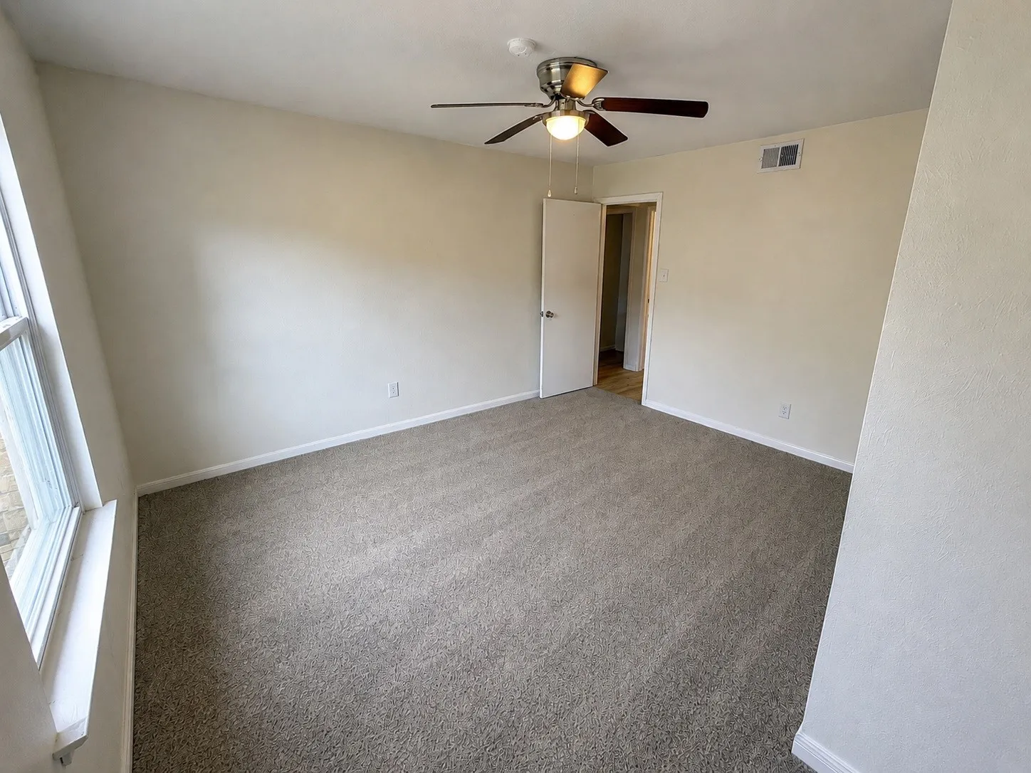 Single Family Residence For Sale in Tarrant County , 7144 Winchester Road, North Richland Hills, Texas 76182, 3 Bedroom, 2 Bathroom, 1 Garage spaces, 1,439 Sqft, built in 1978, Price $284,999, mls#21282617, Real Estate Agent in North Richland Hills, Homes For Sale in Tarrant county, Homes For Sale in North Richland Hills, Realtor in North Richland Hills Texas, Real Estate Brokerage Independent Realty Texas, Luminita Cordes Realtor