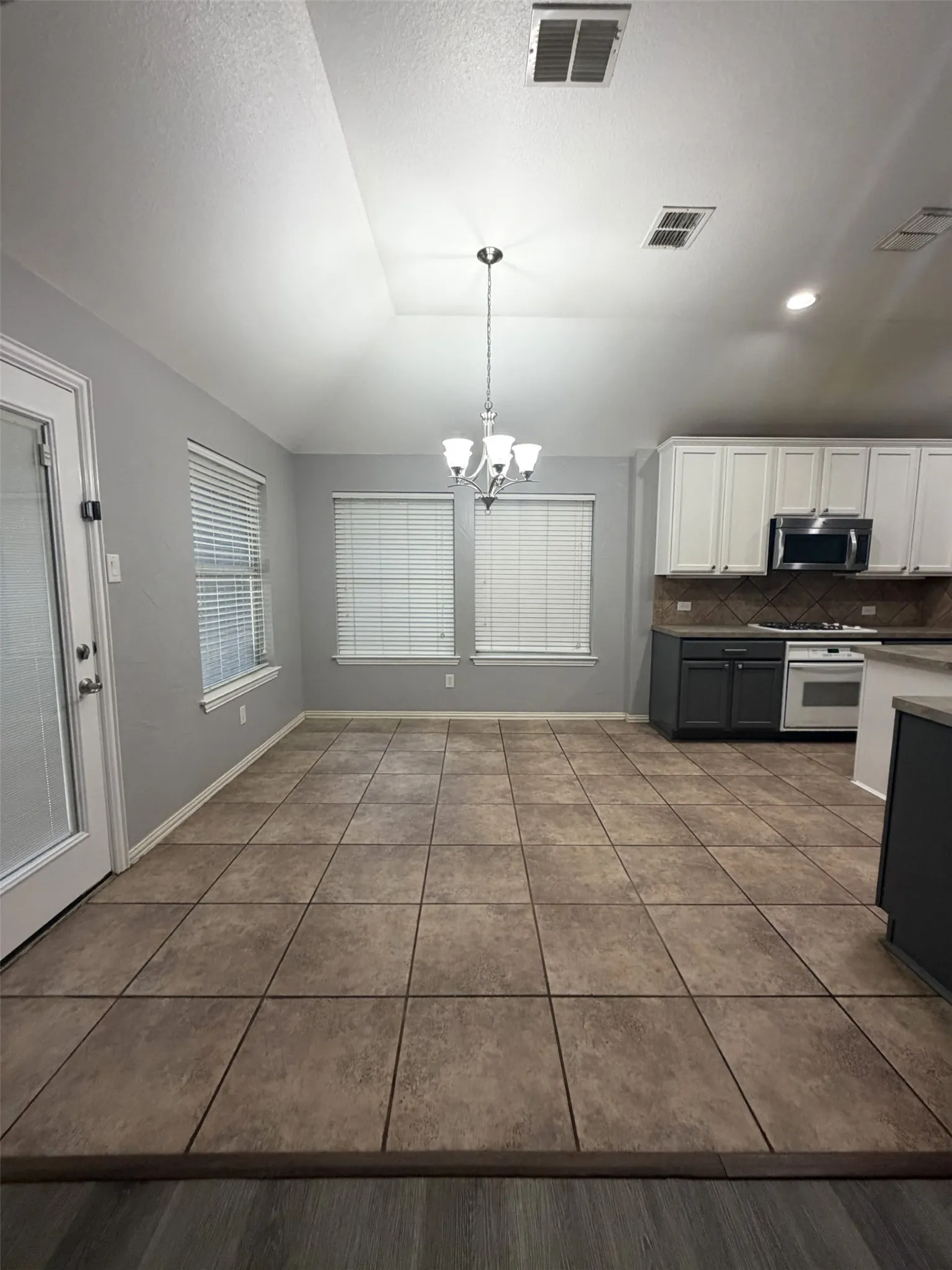 Single Family Residence For Rent in Denton County , 3308 Marymount Drive, Denton, Texas 76210, 4 Bedroom, 2 Bathroom, 2 Garage spaces, 2,416 Sqft, built in 2003, mls#21307661, Real Estate Agent in Denton, Homes For Rent in Denton county, Homes For Rent in Denton, Realtor in Denton Texas, Real Estate Brokerage Independent Realty Texas, Luminita Cordes Realtor