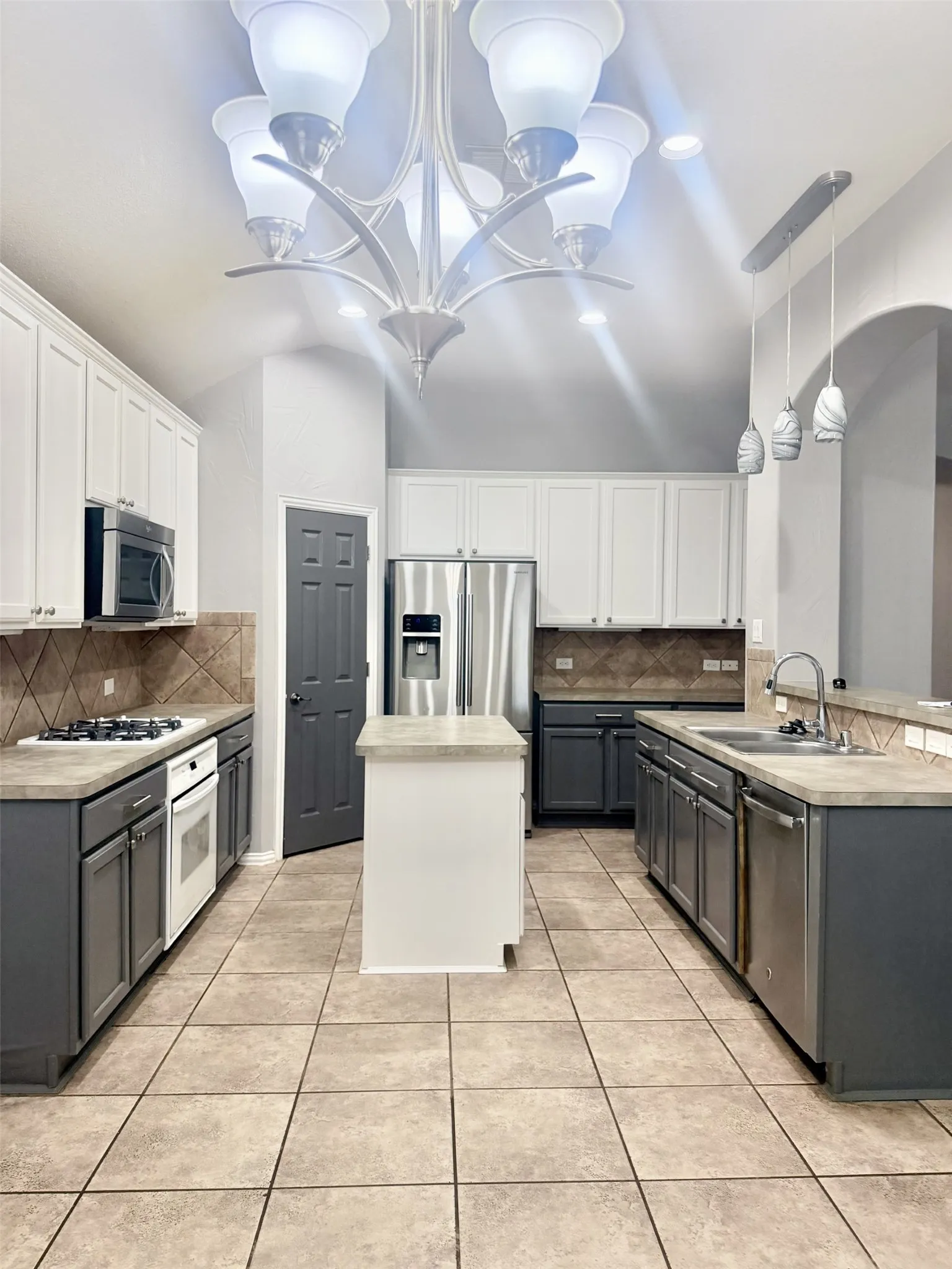 Single Family Residence For Rent in Denton County , 3308 Marymount Drive, Denton, Texas 76210, 4 Bedroom, 2 Bathroom, 2 Garage spaces, 2,416 Sqft, built in 2003, mls#21307661, Real Estate Agent in Denton, Homes For Rent in Denton county, Homes For Rent in Denton, Realtor in Denton Texas, Real Estate Brokerage Independent Realty Texas, Luminita Cordes Realtor