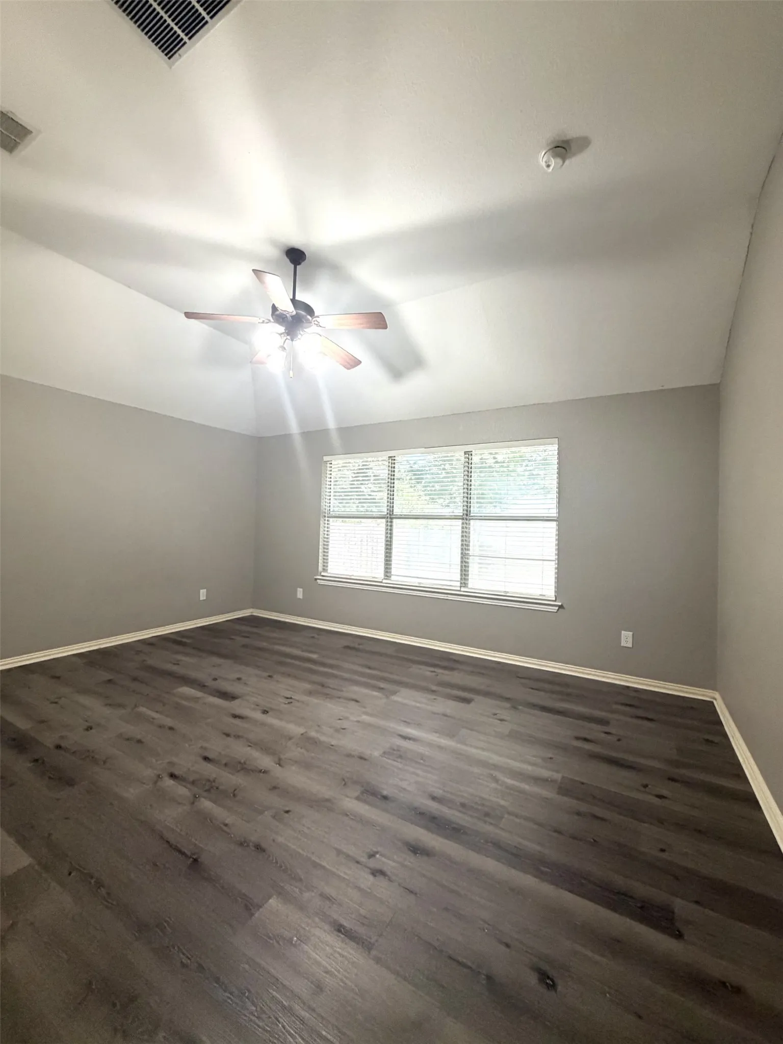 Single Family Residence For Rent in Denton County , 3308 Marymount Drive, Denton, Texas 76210, 4 Bedroom, 2 Bathroom, 2 Garage spaces, 2,416 Sqft, built in 2003, mls#21307661, Real Estate Agent in Denton, Homes For Rent in Denton county, Homes For Rent in Denton, Realtor in Denton Texas, Real Estate Brokerage Independent Realty Texas, Luminita Cordes Realtor