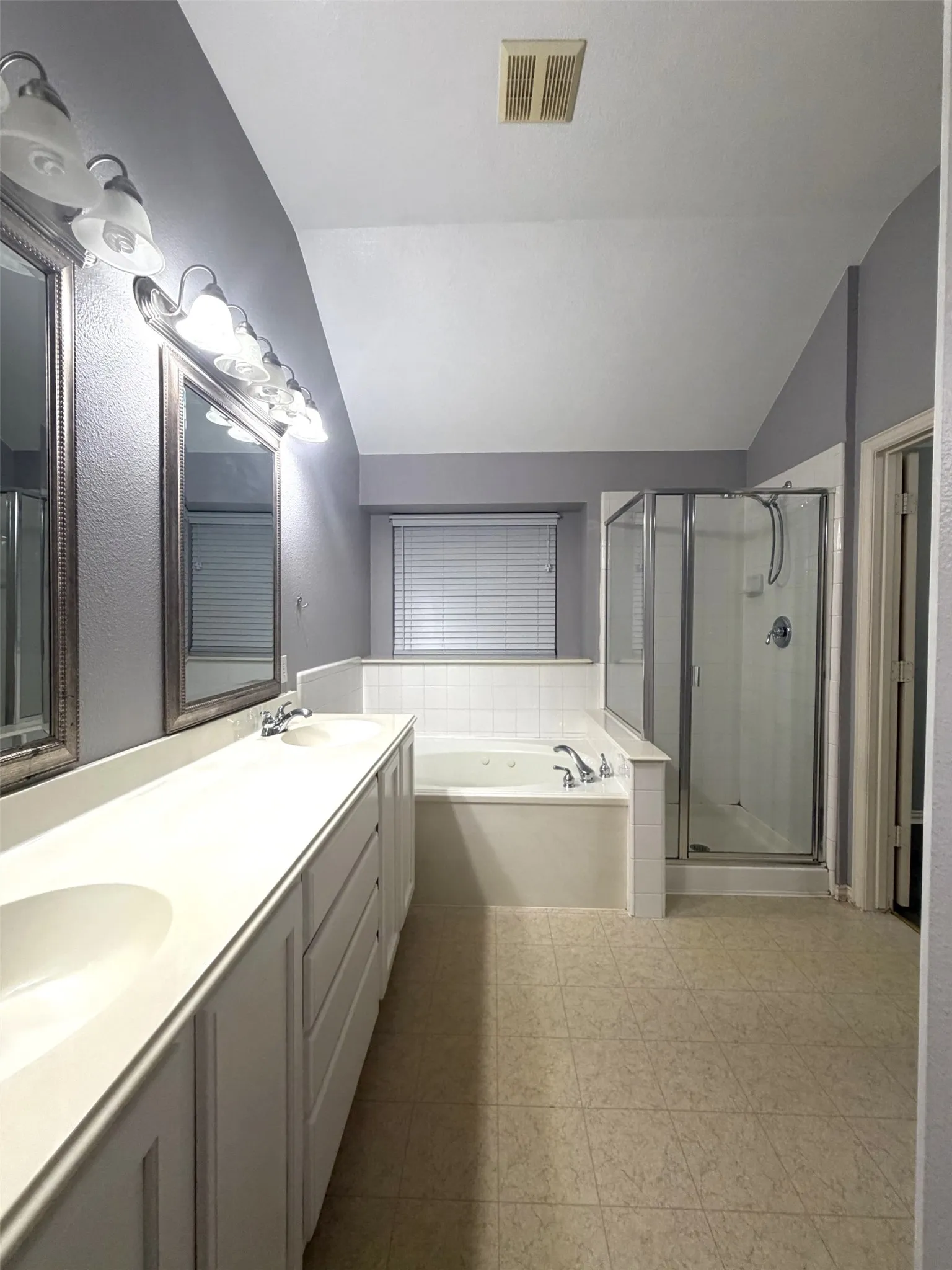 Single Family Residence For Rent in Denton County , 3308 Marymount Drive, Denton, Texas 76210, 4 Bedroom, 2 Bathroom, 2 Garage spaces, 2,416 Sqft, built in 2003, mls#21307661, Real Estate Agent in Denton, Homes For Rent in Denton county, Homes For Rent in Denton, Realtor in Denton Texas, Real Estate Brokerage Independent Realty Texas, Luminita Cordes Realtor
