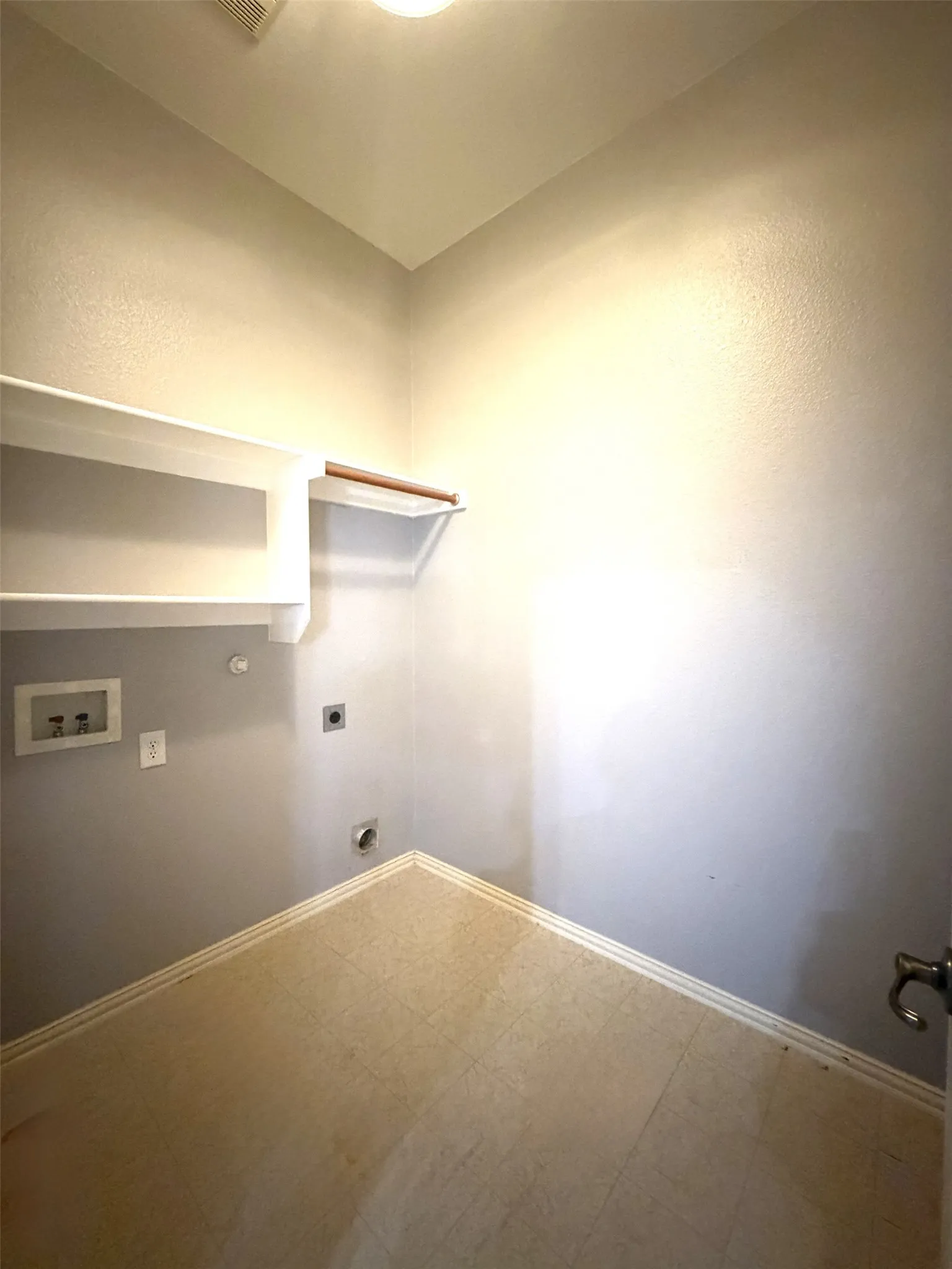 Single Family Residence For Rent in Denton County , 3308 Marymount Drive, Denton, Texas 76210, 4 Bedroom, 2 Bathroom, 2 Garage spaces, 2,416 Sqft, built in 2003, mls#21307661, Real Estate Agent in Denton, Homes For Rent in Denton county, Homes For Rent in Denton, Realtor in Denton Texas, Real Estate Brokerage Independent Realty Texas, Luminita Cordes Realtor