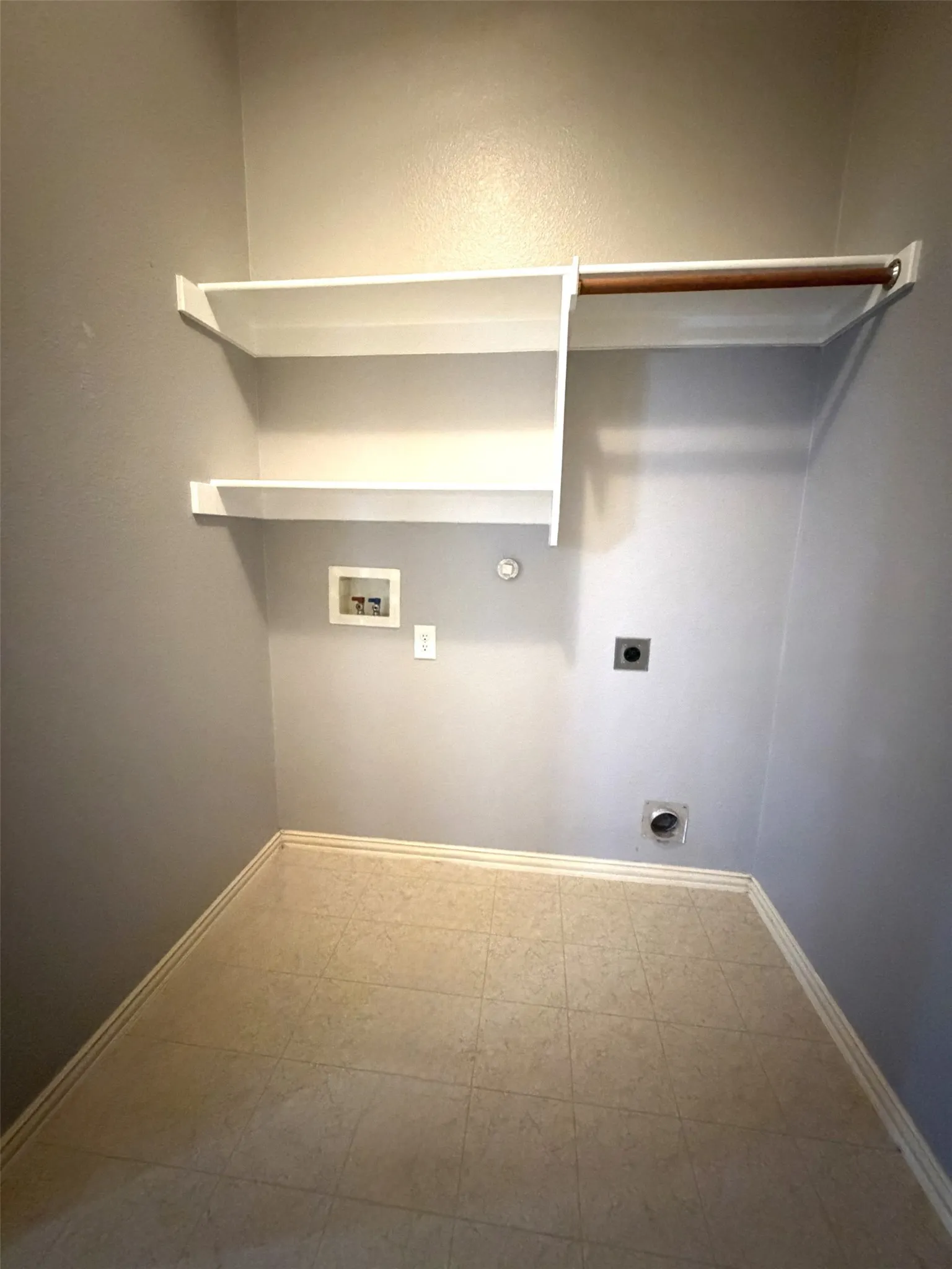 Single Family Residence For Rent in Denton County , 3308 Marymount Drive, Denton, Texas 76210, 4 Bedroom, 2 Bathroom, 2 Garage spaces, 2,416 Sqft, built in 2003, mls#21307661, Real Estate Agent in Denton, Homes For Rent in Denton county, Homes For Rent in Denton, Realtor in Denton Texas, Real Estate Brokerage Independent Realty Texas, Luminita Cordes Realtor