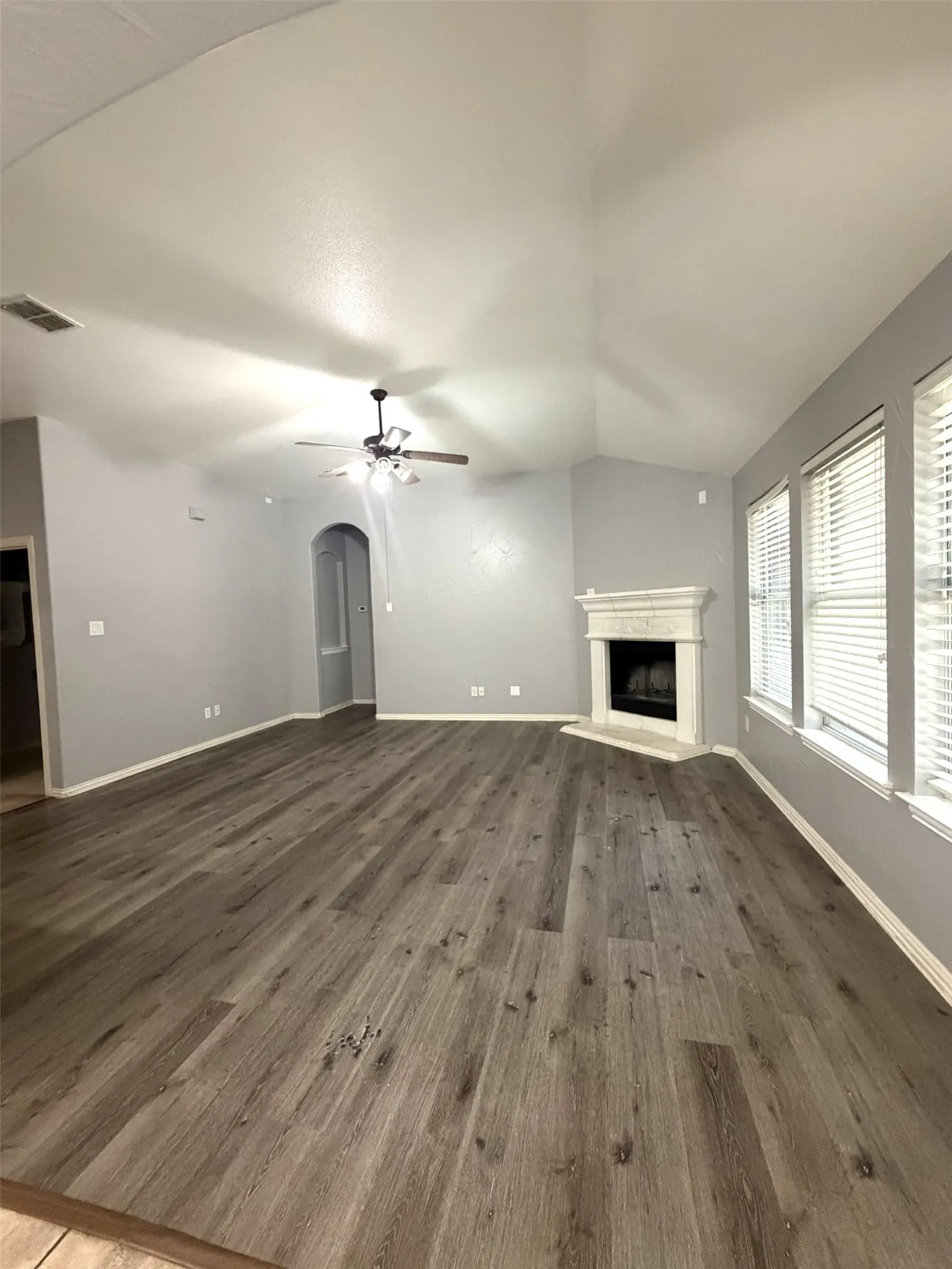 Single Family Residence For Rent in Denton County , 3308 Marymount Drive, Denton, Texas 76210, 4 Bedroom, 2 Bathroom, 2 Garage spaces, 2,416 Sqft, built in 2003, mls#21307661, Real Estate Agent in Denton, Homes For Rent in Denton county, Homes For Rent in Denton, Realtor in Denton Texas, Real Estate Brokerage Independent Realty Texas, Luminita Cordes Realtor