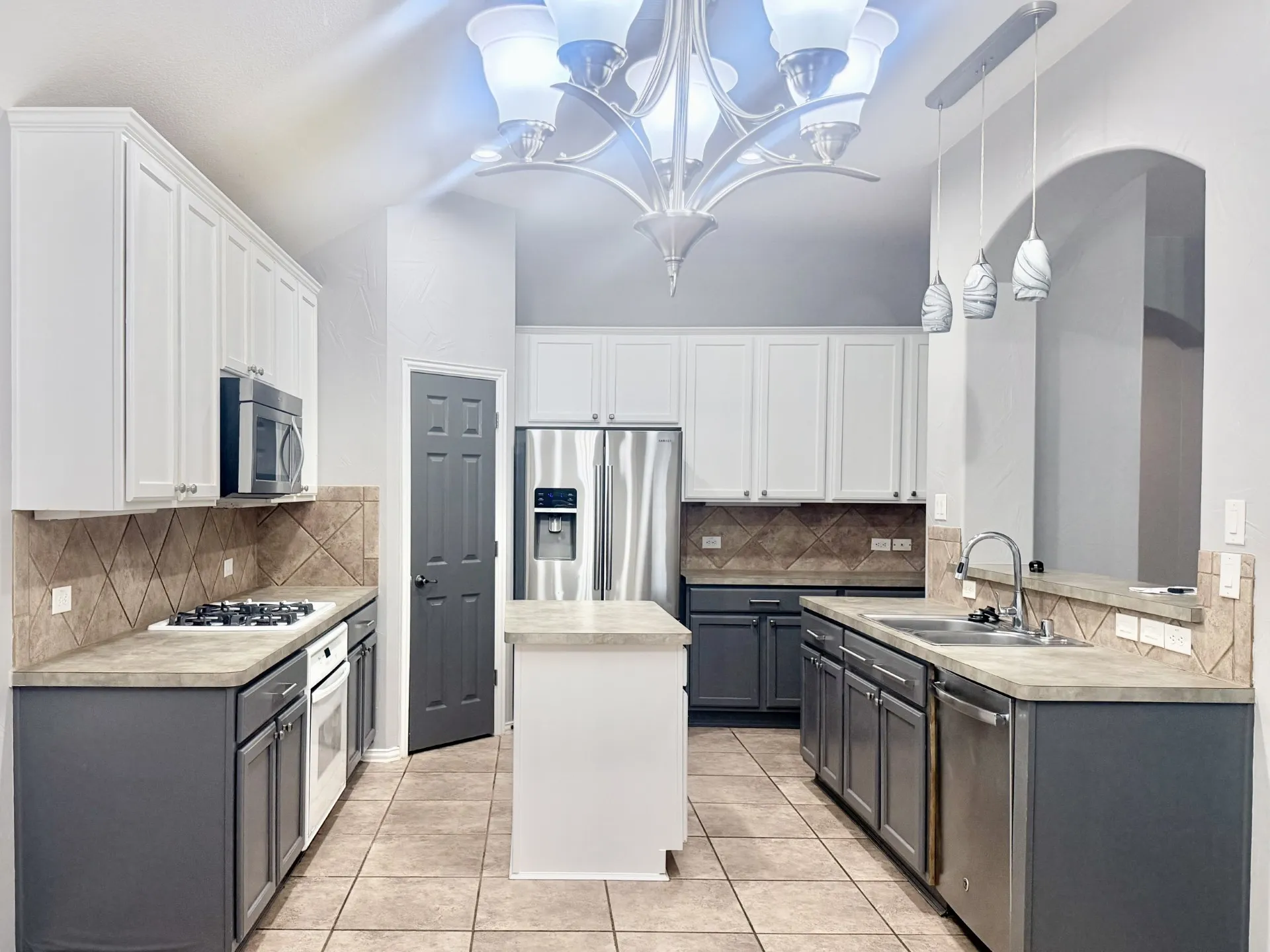 Single Family Residence For Rent in Denton County , 3308 Marymount Drive, Denton, Texas 76210, 4 Bedroom, 2 Bathroom, 2 Garage spaces, 2,416 Sqft, built in 2003, mls#21307661, Real Estate Agent in Denton, Homes For Rent in Denton county, Homes For Rent in Denton, Realtor in Denton Texas, Real Estate Brokerage Independent Realty Texas, Luminita Cordes Realtor