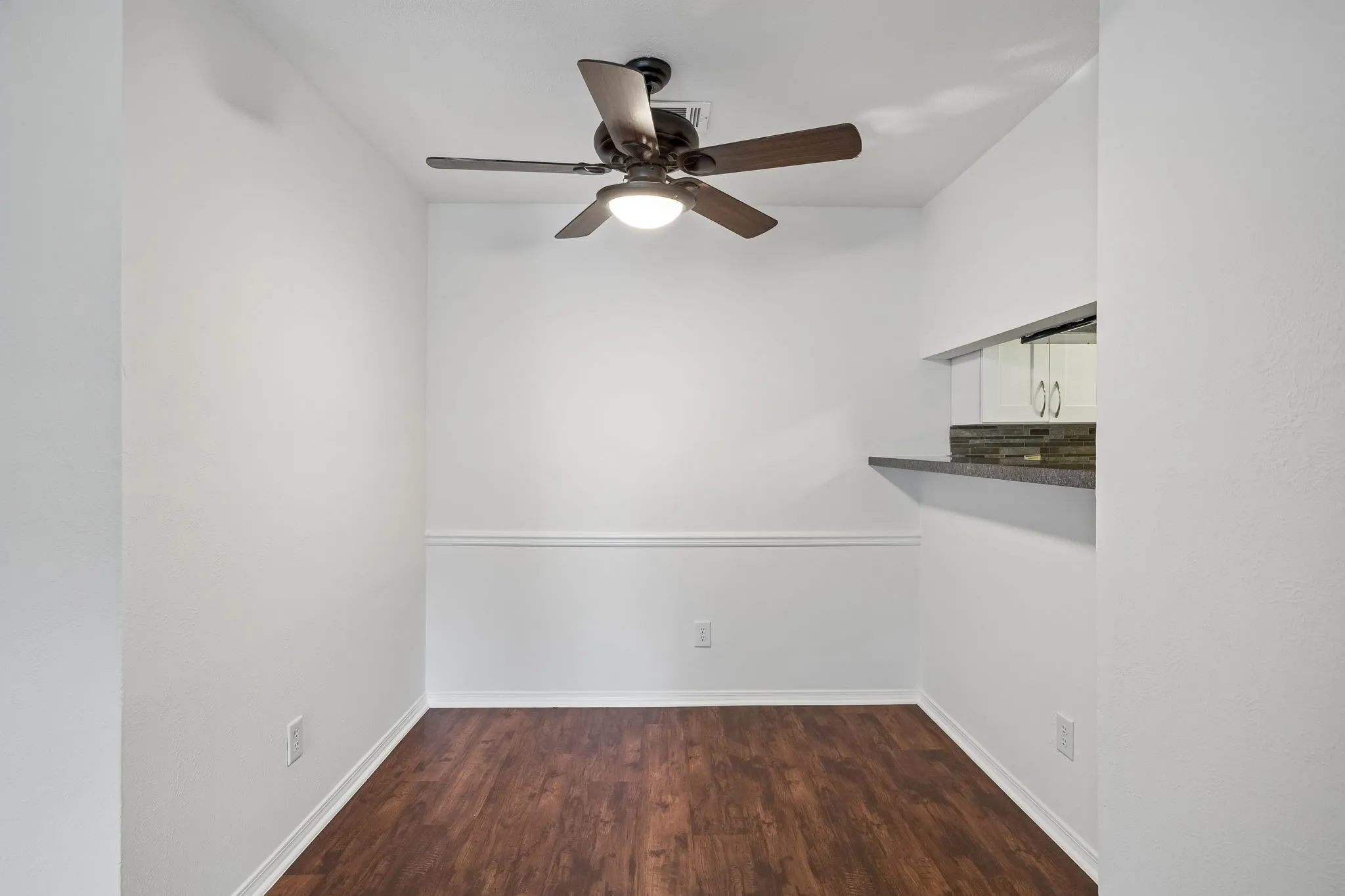 Condominium For Sale in Collin County , 18333 Roehampton Drive 315, Dallas, Texas 75252, 2 Bedroom, 1 Bathroom, Garage spaces, 737 Sqft, built in 1985, mls#21297990, Real Estate Agent in Dallas, Homes For Sale in Collin county, Homes For Sale in Dallas, Realtor in Dallas Texas, Real Estate Brokerage Independent Realty Texas, Luminita Cordes Realtor