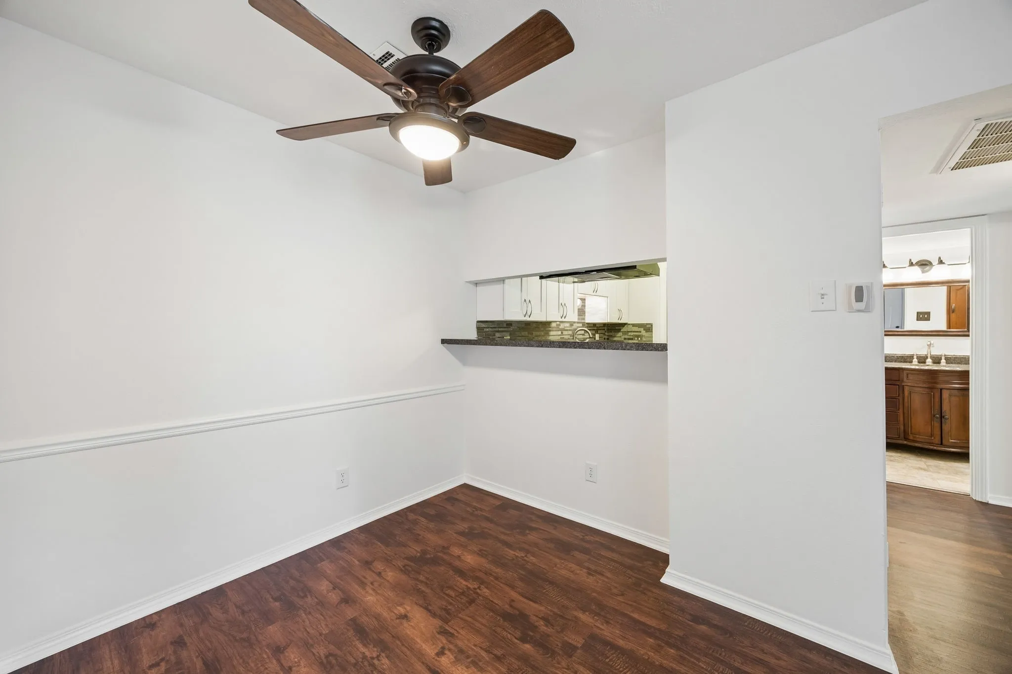Condominium For Sale in Collin County , 18333 Roehampton Drive 315, Dallas, Texas 75252, 2 Bedroom, 1 Bathroom, Garage spaces, 737 Sqft, built in 1985, mls#21297990, Real Estate Agent in Dallas, Homes For Sale in Collin county, Homes For Sale in Dallas, Realtor in Dallas Texas, Real Estate Brokerage Independent Realty Texas, Luminita Cordes Realtor
