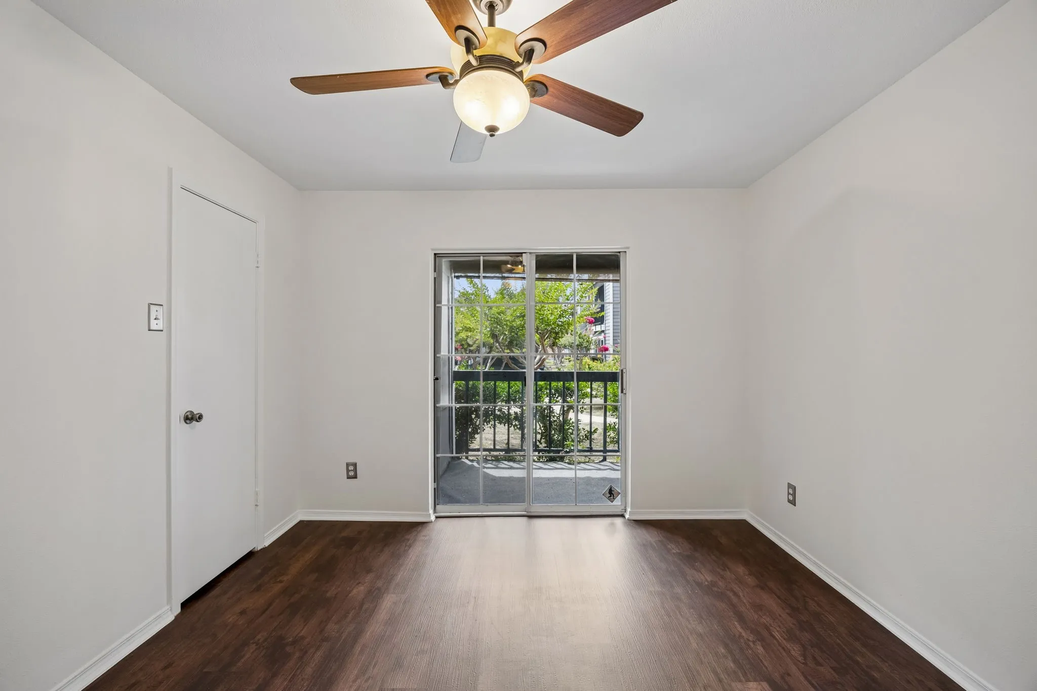 Condominium For Sale in Collin County , 18333 Roehampton Drive 315, Dallas, Texas 75252, 2 Bedroom, 1 Bathroom, Garage spaces, 737 Sqft, built in 1985, mls#21297990, Real Estate Agent in Dallas, Homes For Sale in Collin county, Homes For Sale in Dallas, Realtor in Dallas Texas, Real Estate Brokerage Independent Realty Texas, Luminita Cordes Realtor