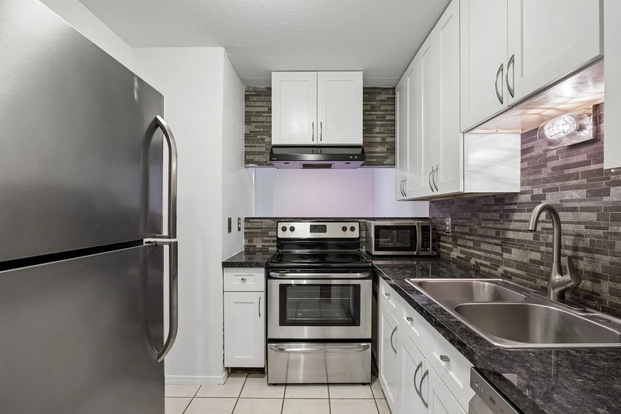 Condominium For Sale in Collin County , 18333 Roehampton Drive 315, Dallas, Texas 75252, 2 Bedroom, 1 Bathroom, Garage spaces, 737 Sqft, built in 1985, mls#21297990, Real Estate Agent in Dallas, Homes For Sale in Collin county, Homes For Sale in Dallas, Realtor in Dallas Texas, Real Estate Brokerage Independent Realty Texas, Luminita Cordes Realtor