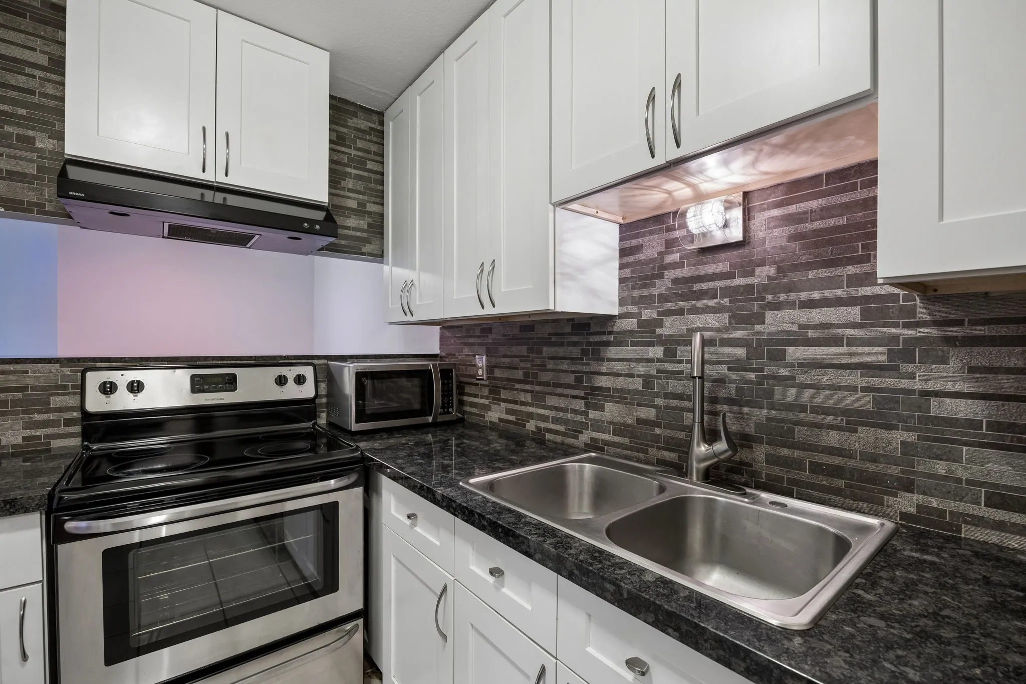 Condominium For Sale in Collin County , 18333 Roehampton Drive 315, Dallas, Texas 75252, 2 Bedroom, 1 Bathroom, Garage spaces, 737 Sqft, built in 1985, mls#21297990, Real Estate Agent in Dallas, Homes For Sale in Collin county, Homes For Sale in Dallas, Realtor in Dallas Texas, Real Estate Brokerage Independent Realty Texas, Luminita Cordes Realtor