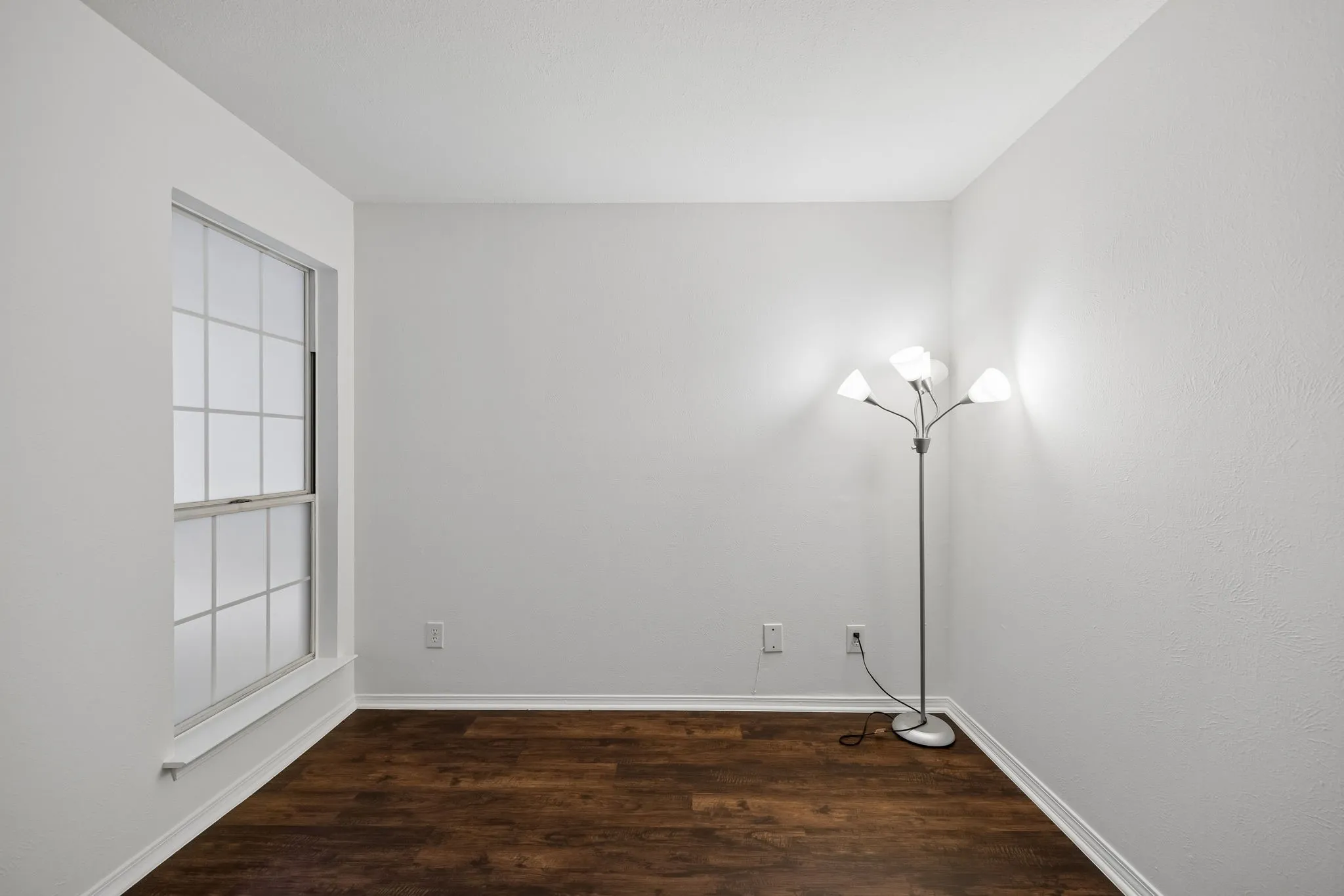 Condominium For Sale in Collin County , 18333 Roehampton Drive 315, Dallas, Texas 75252, 2 Bedroom, 1 Bathroom, Garage spaces, 737 Sqft, built in 1985, mls#21297990, Real Estate Agent in Dallas, Homes For Sale in Collin county, Homes For Sale in Dallas, Realtor in Dallas Texas, Real Estate Brokerage Independent Realty Texas, Luminita Cordes Realtor