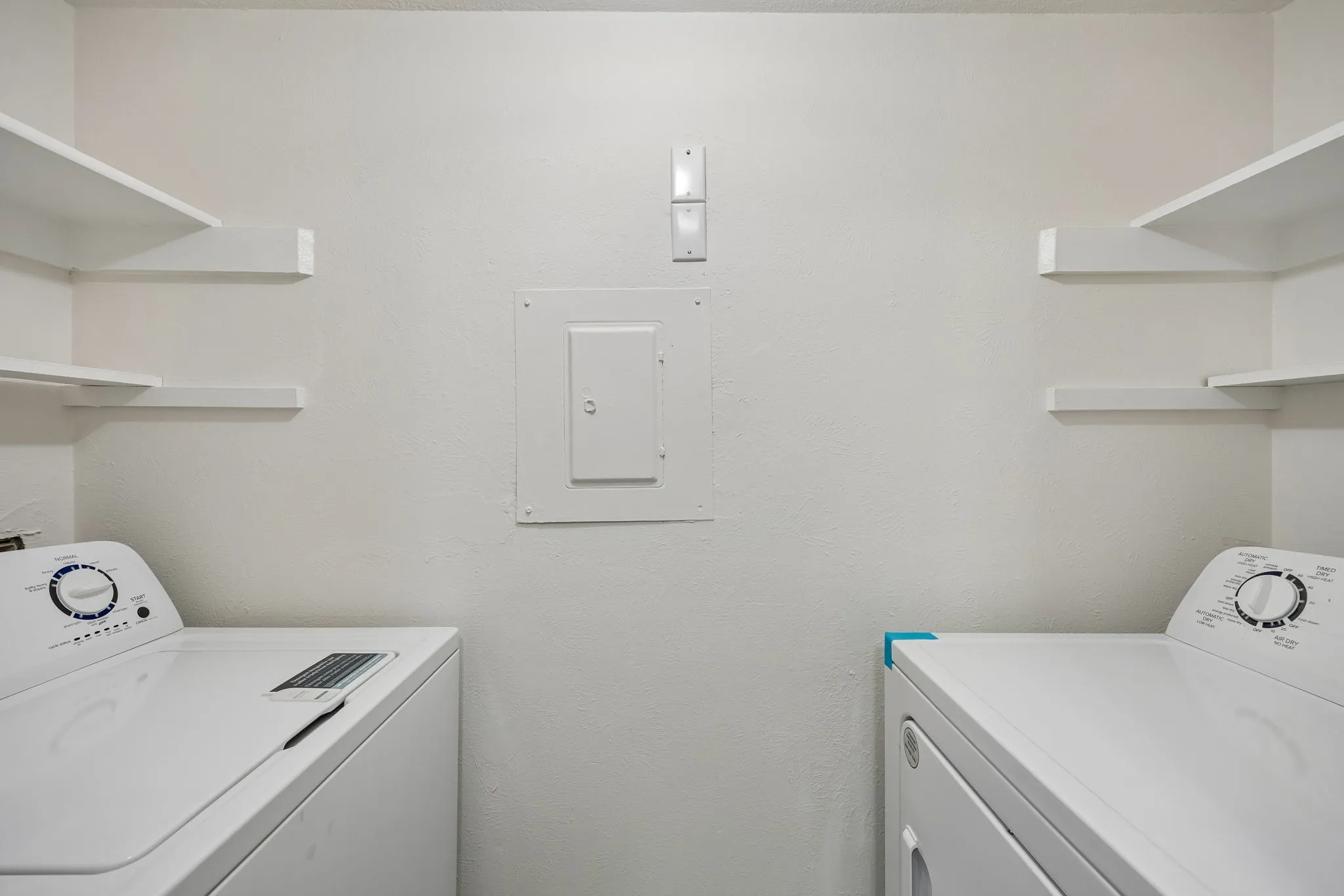 Condominium For Sale in Collin County , 18333 Roehampton Drive 315, Dallas, Texas 75252, 2 Bedroom, 1 Bathroom, Garage spaces, 737 Sqft, built in 1985, mls#21297990, Real Estate Agent in Dallas, Homes For Sale in Collin county, Homes For Sale in Dallas, Realtor in Dallas Texas, Real Estate Brokerage Independent Realty Texas, Luminita Cordes Realtor
