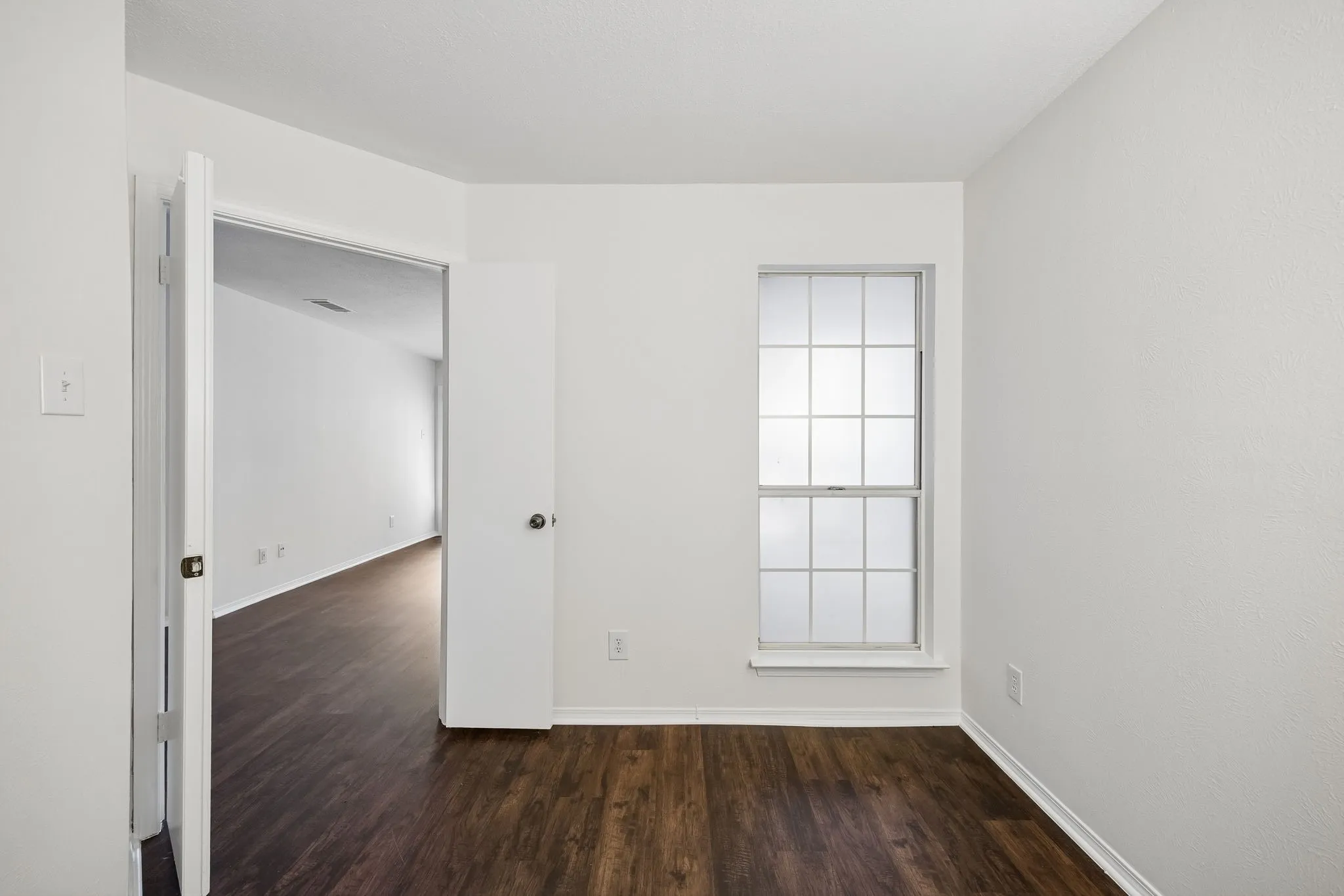 Condominium For Sale in Collin County , 18333 Roehampton Drive 315, Dallas, Texas 75252, 2 Bedroom, 1 Bathroom, Garage spaces, 737 Sqft, built in 1985, mls#21297990, Real Estate Agent in Dallas, Homes For Sale in Collin county, Homes For Sale in Dallas, Realtor in Dallas Texas, Real Estate Brokerage Independent Realty Texas, Luminita Cordes Realtor