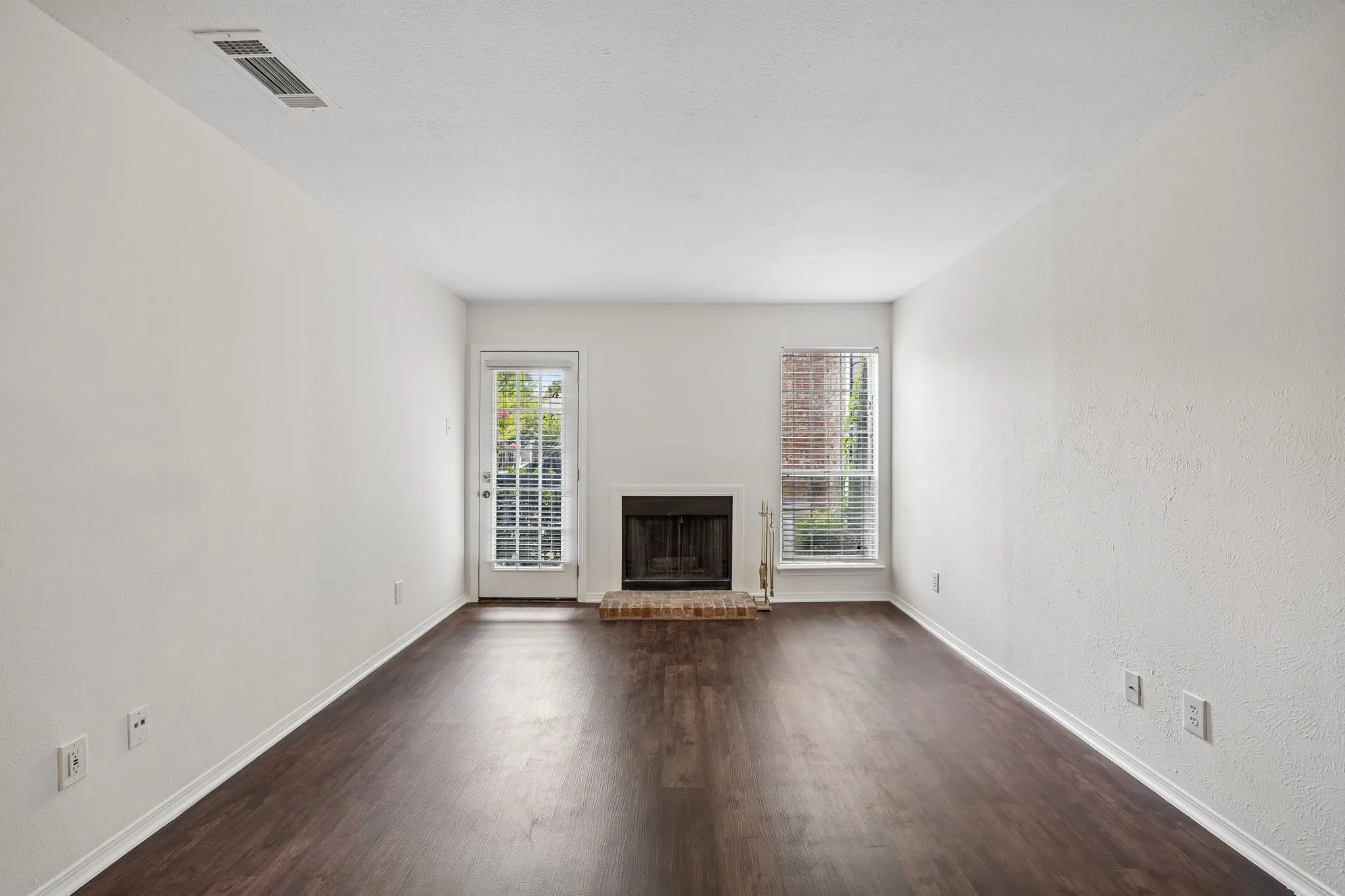 Condominium For Sale in Collin County , 18333 Roehampton Drive 315, Dallas, Texas 75252, 2 Bedroom, 1 Bathroom, Garage spaces, 737 Sqft, built in 1985, mls#21297990, Real Estate Agent in Dallas, Homes For Sale in Collin county, Homes For Sale in Dallas, Realtor in Dallas Texas, Real Estate Brokerage Independent Realty Texas, Luminita Cordes Realtor