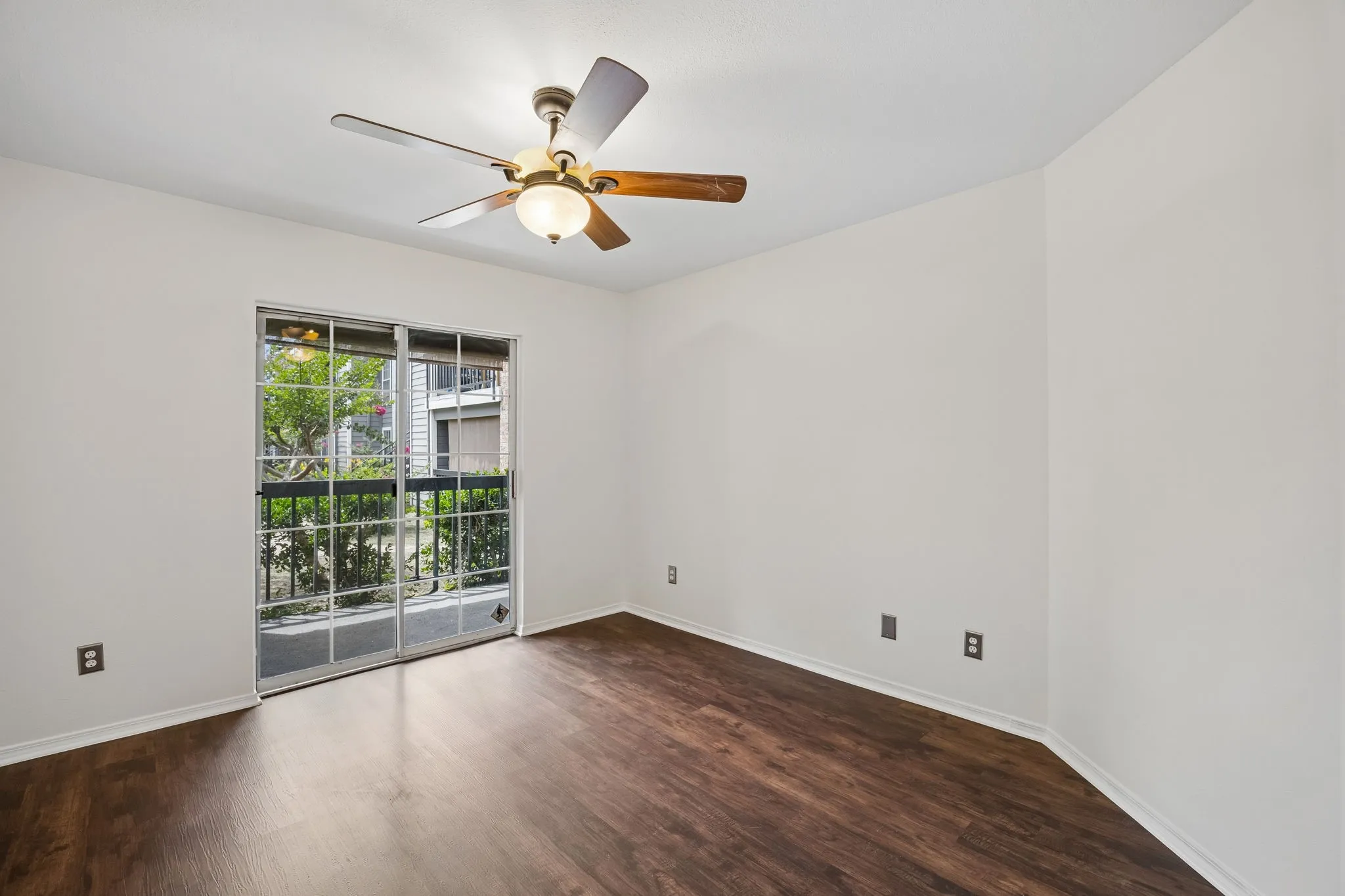 Condominium For Sale in Collin County , 18333 Roehampton Drive 315, Dallas, Texas 75252, 2 Bedroom, 1 Bathroom, Garage spaces, 737 Sqft, built in 1985, mls#21297990, Real Estate Agent in Dallas, Homes For Sale in Collin county, Homes For Sale in Dallas, Realtor in Dallas Texas, Real Estate Brokerage Independent Realty Texas, Luminita Cordes Realtor