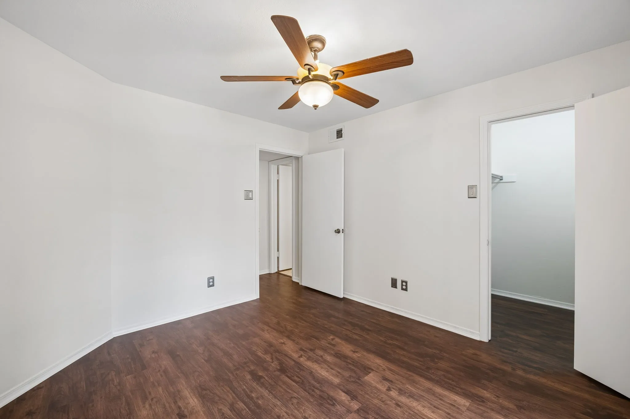 Condominium For Sale in Collin County , 18333 Roehampton Drive 315, Dallas, Texas 75252, 2 Bedroom, 1 Bathroom, Garage spaces, 737 Sqft, built in 1985, mls#21297990, Real Estate Agent in Dallas, Homes For Sale in Collin county, Homes For Sale in Dallas, Realtor in Dallas Texas, Real Estate Brokerage Independent Realty Texas, Luminita Cordes Realtor