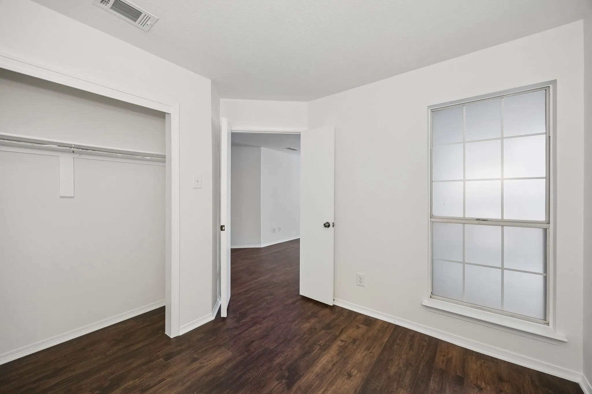 Condominium For Sale in Collin County , 18333 Roehampton Drive 315, Dallas, Texas 75252, 2 Bedroom, 1 Bathroom, Garage spaces, 737 Sqft, built in 1985, mls#21297990, Real Estate Agent in Dallas, Homes For Sale in Collin county, Homes For Sale in Dallas, Realtor in Dallas Texas, Real Estate Brokerage Independent Realty Texas, Luminita Cordes Realtor
