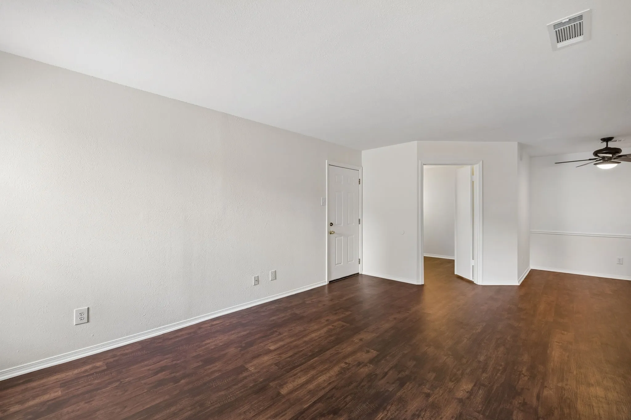 Condominium For Sale in Collin County , 18333 Roehampton Drive 315, Dallas, Texas 75252, 2 Bedroom, 1 Bathroom, Garage spaces, 737 Sqft, built in 1985, mls#21297990, Real Estate Agent in Dallas, Homes For Sale in Collin county, Homes For Sale in Dallas, Realtor in Dallas Texas, Real Estate Brokerage Independent Realty Texas, Luminita Cordes Realtor